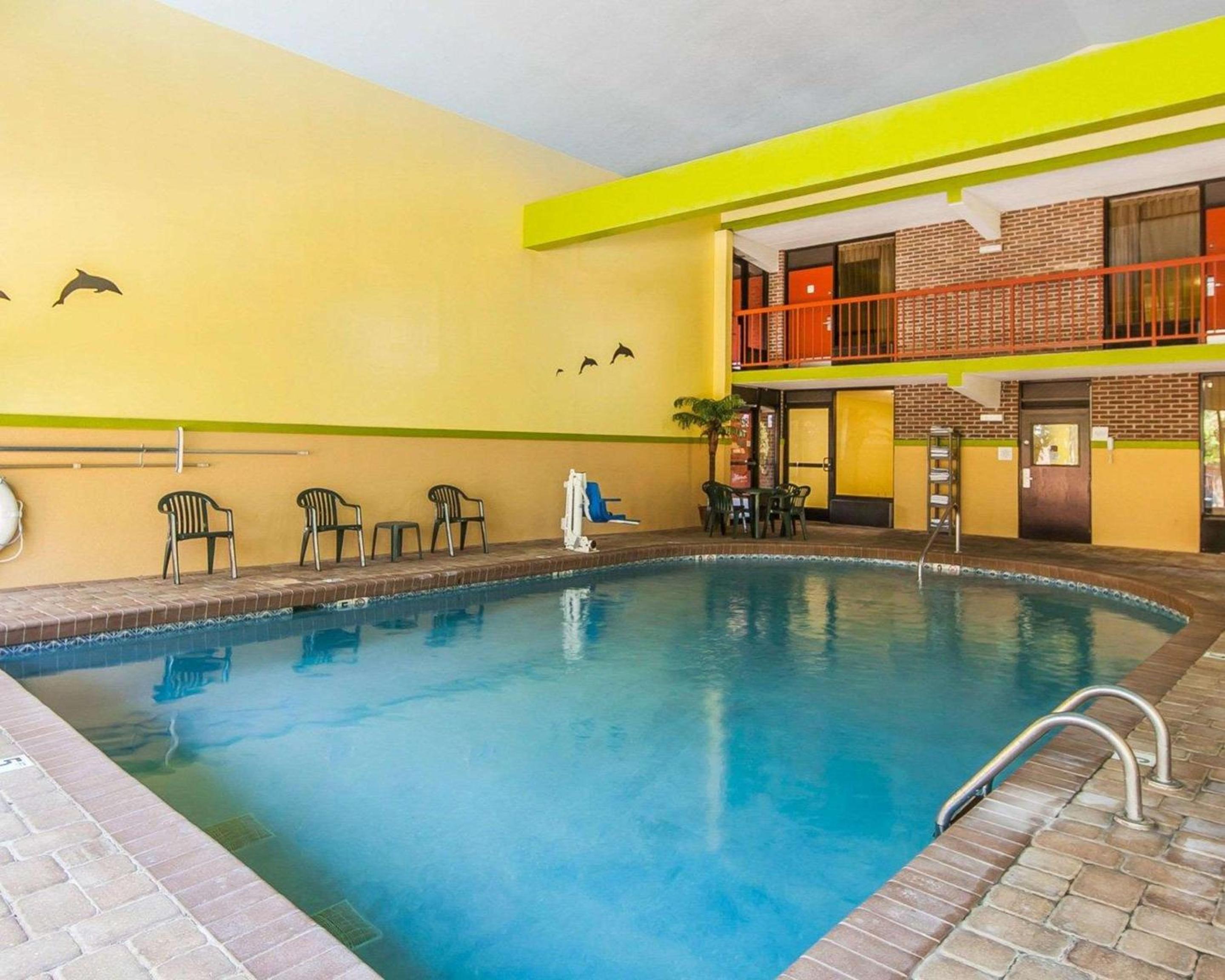 Sweetwater Vacations - Quality Inn West - Property Image 6