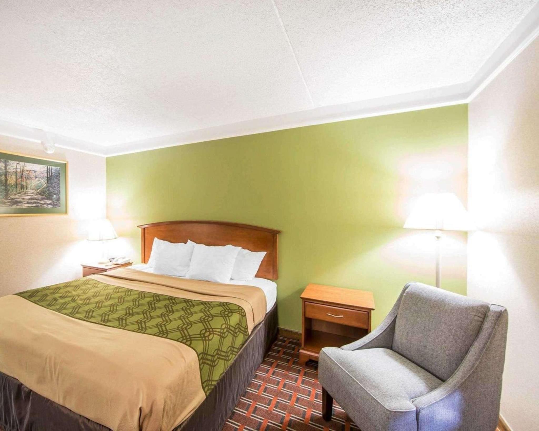 Econo Lodge North view 2
