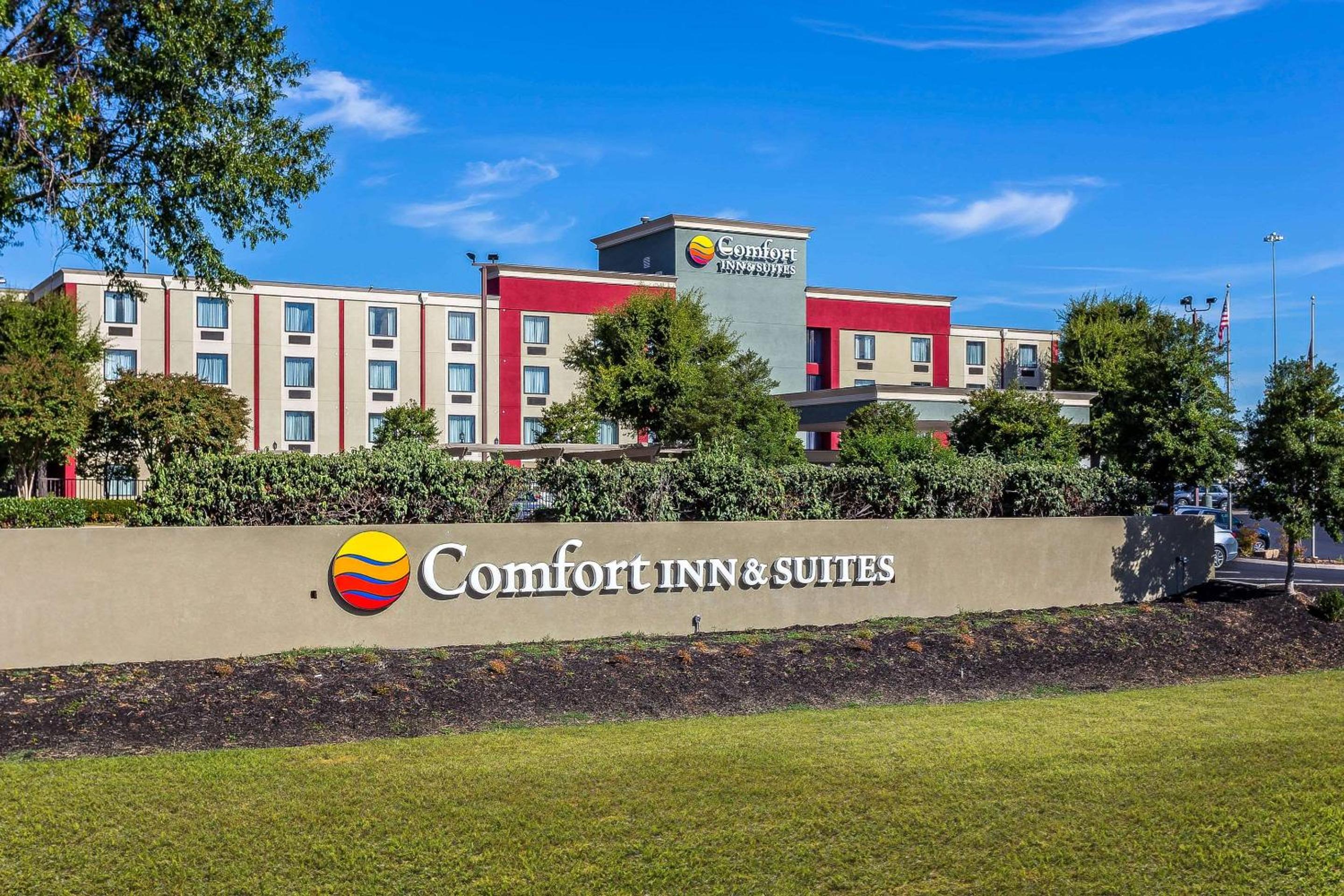 Hotel Comfort Inn & Suites Knoxville West - Image 1