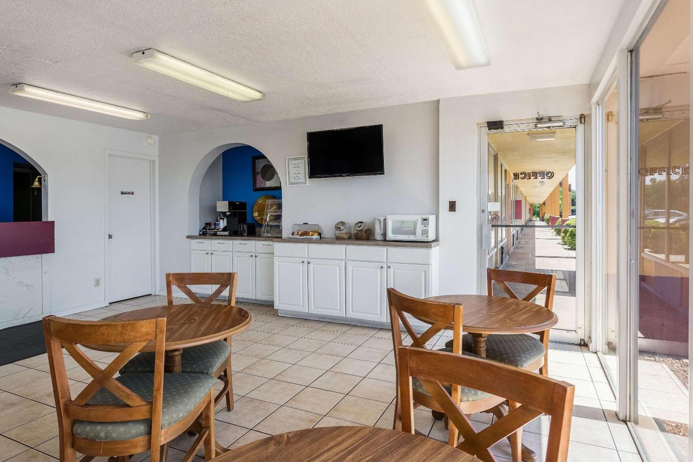 Rodeway Inn Denmark-Jackson - Property Image 25