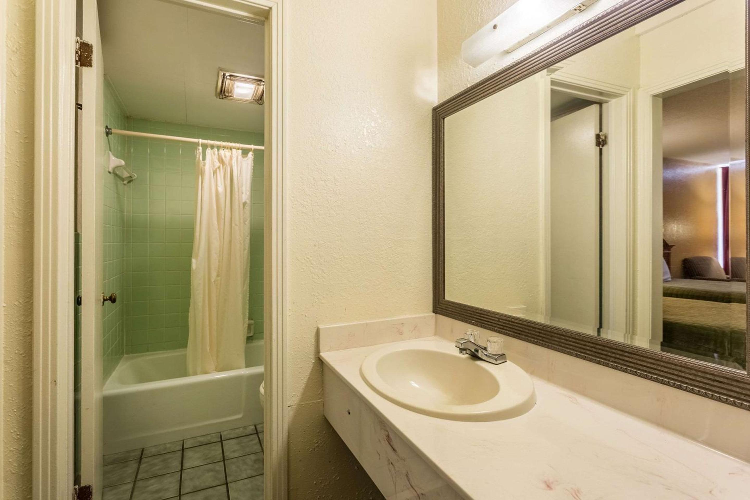 Rodeway Inn Denmark-Jackson - Property Image 28