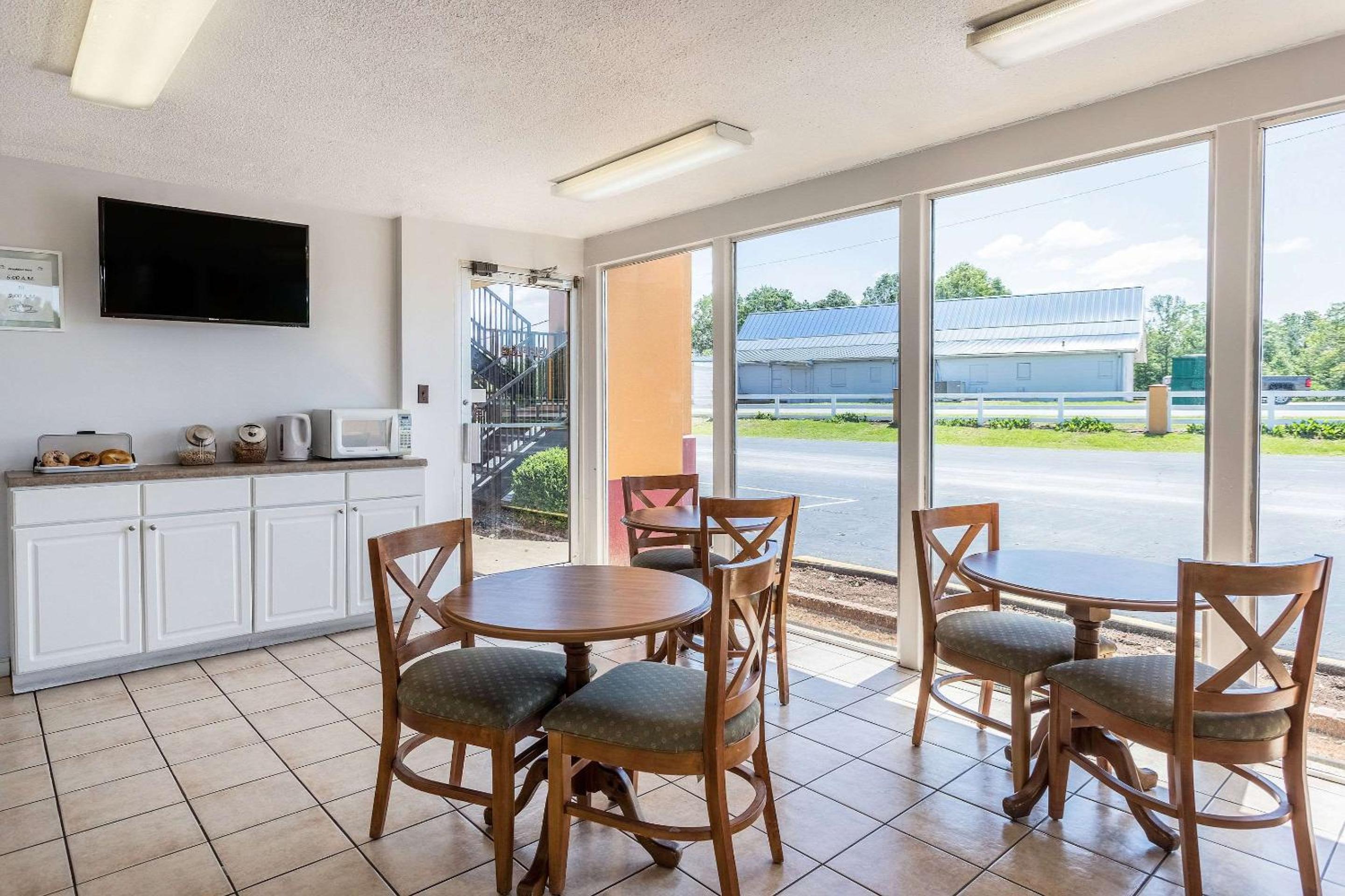 Rodeway Inn Denmark-Jackson - Property Image 15