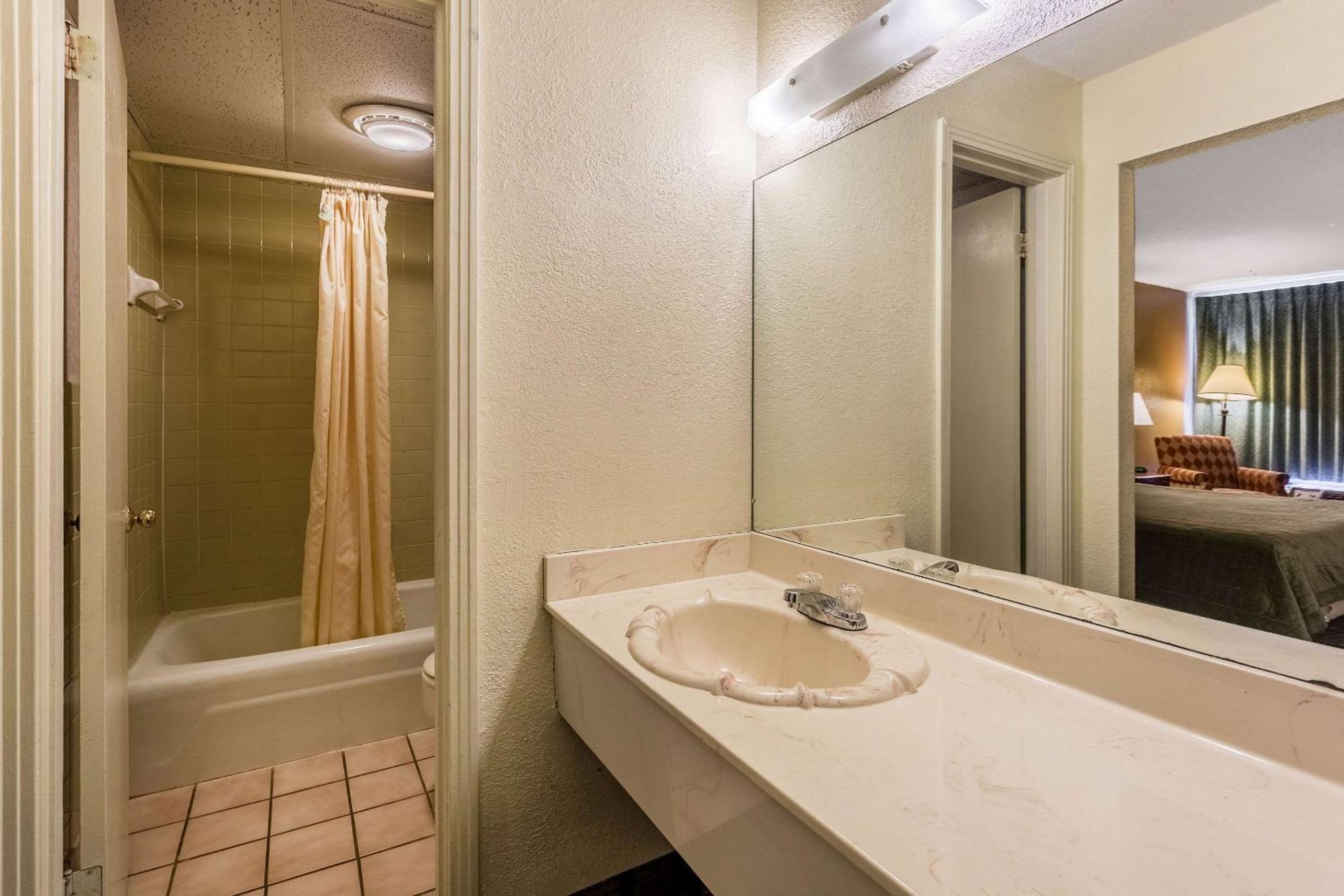 Rodeway Inn Denmark-Jackson - Property Image 27