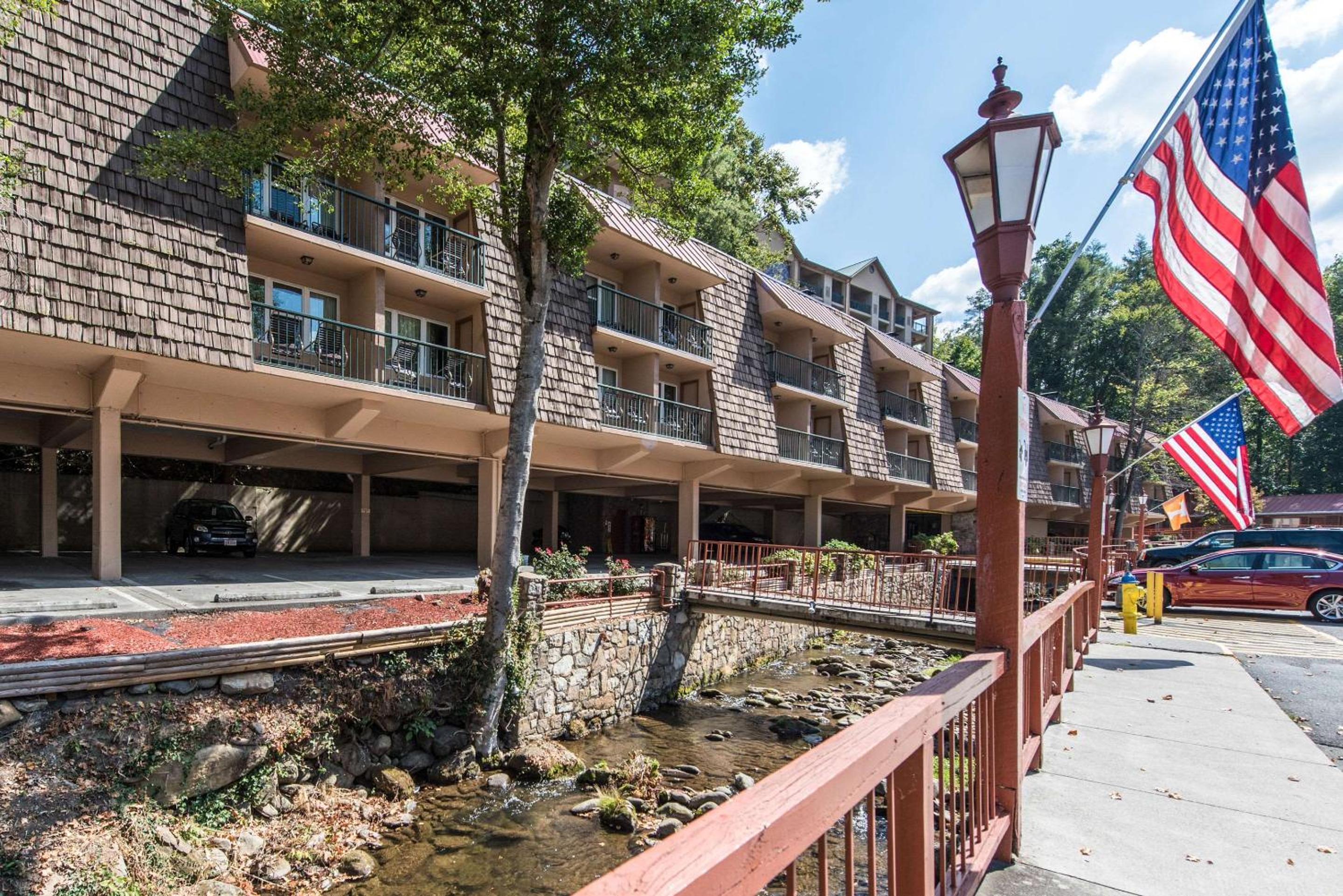 Quality Inn Creekside - Downtown Gatlinburg view 3