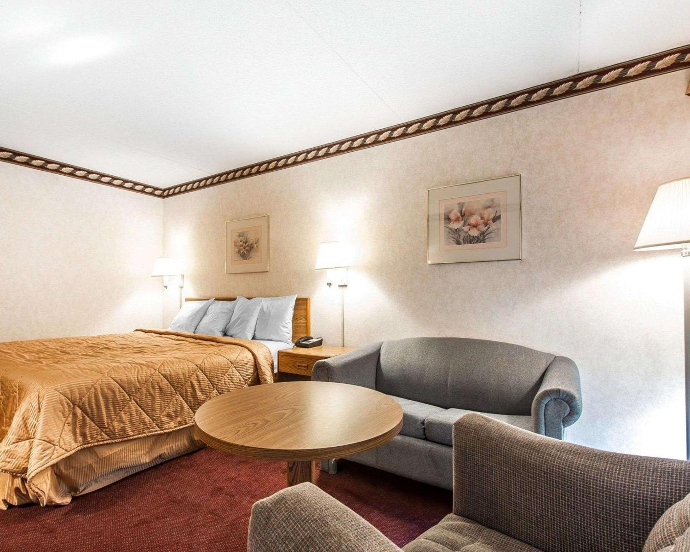 Sweetwater Vacations - Rodeway Inn - Property Image 15