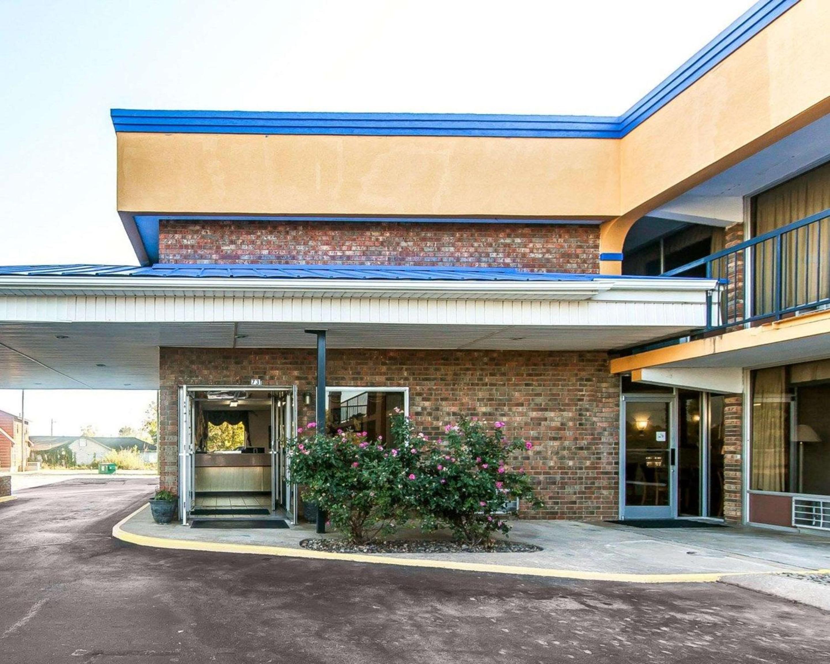 Sweetwater Vacations - Rodeway Inn - Property Image 4