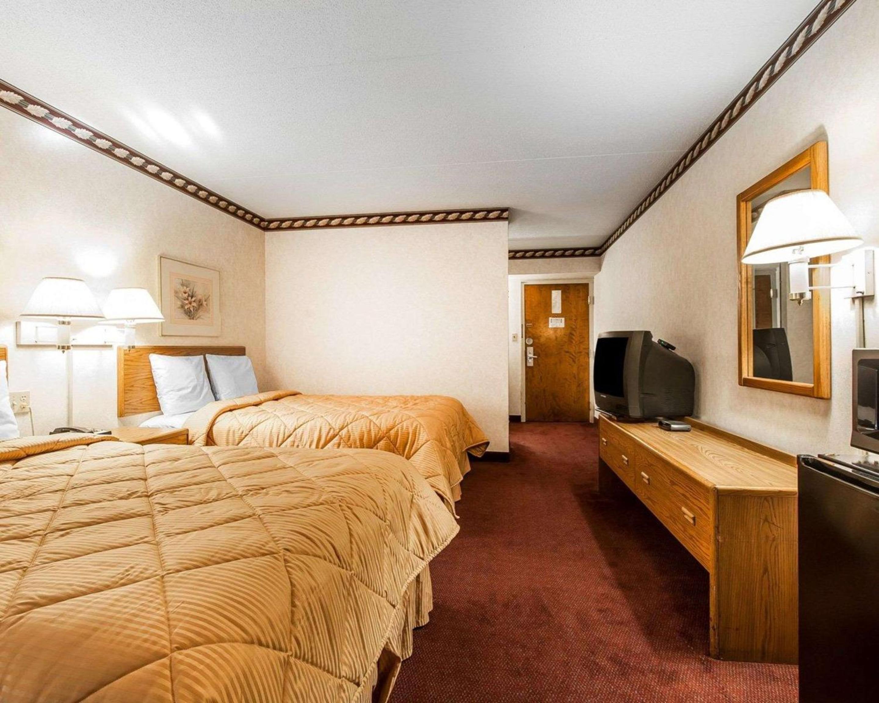 Sweetwater Vacations - Rodeway Inn - Property Image 2