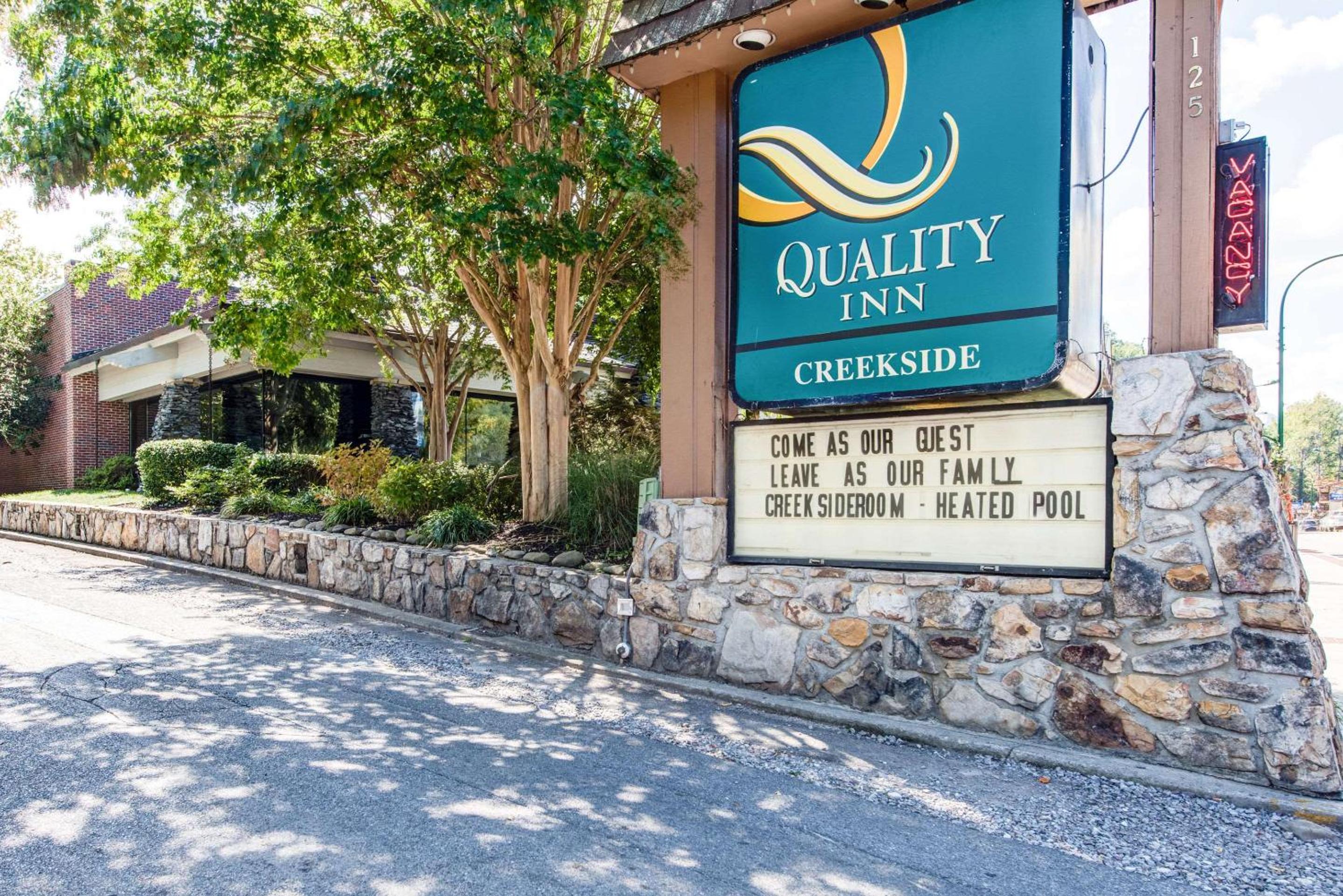 Quality Inn Creekside - Downtown Gatlinburg view 2