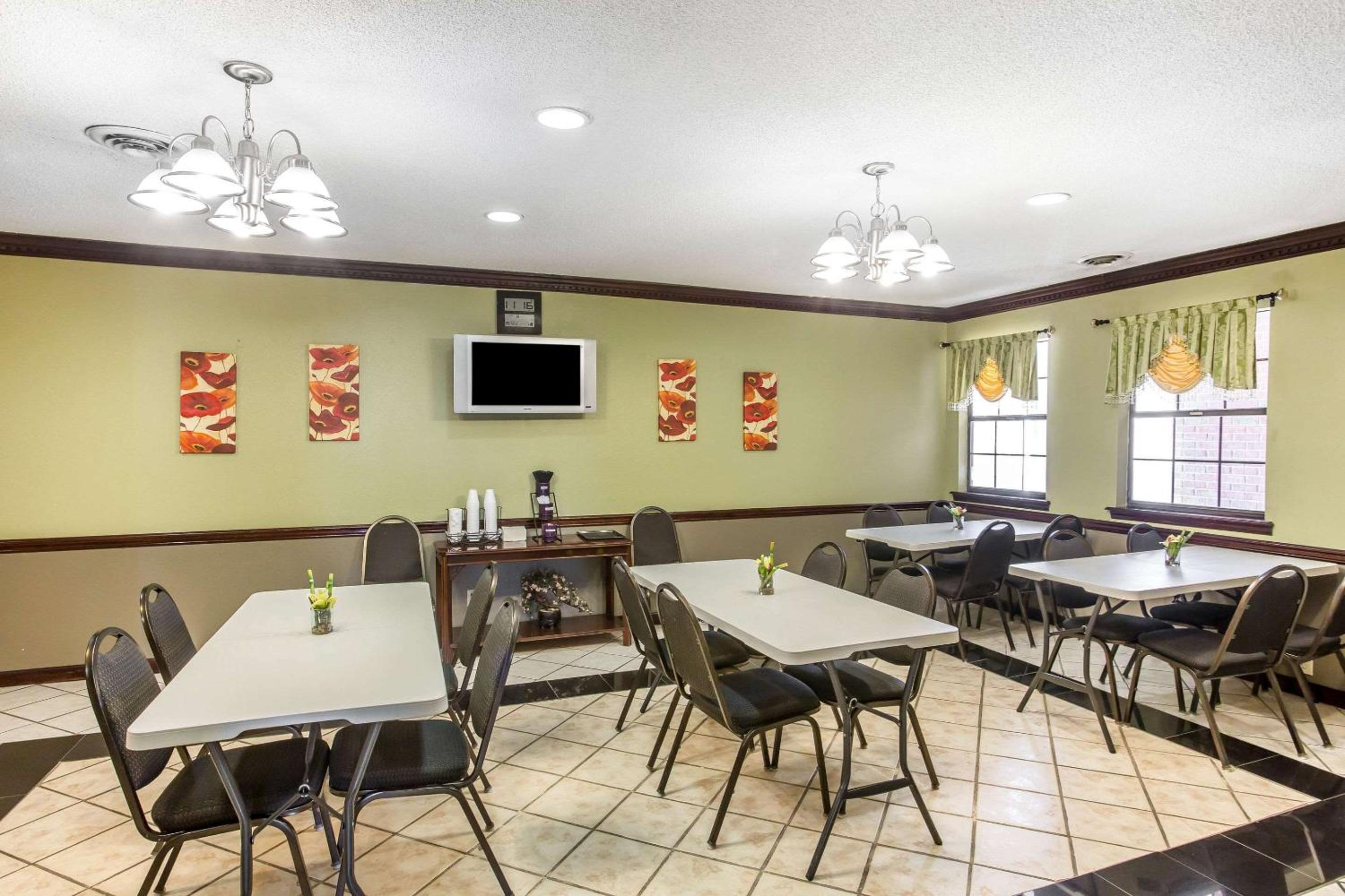 Smyrna Vacations - Rodeway Inn Suites - Property Image 19