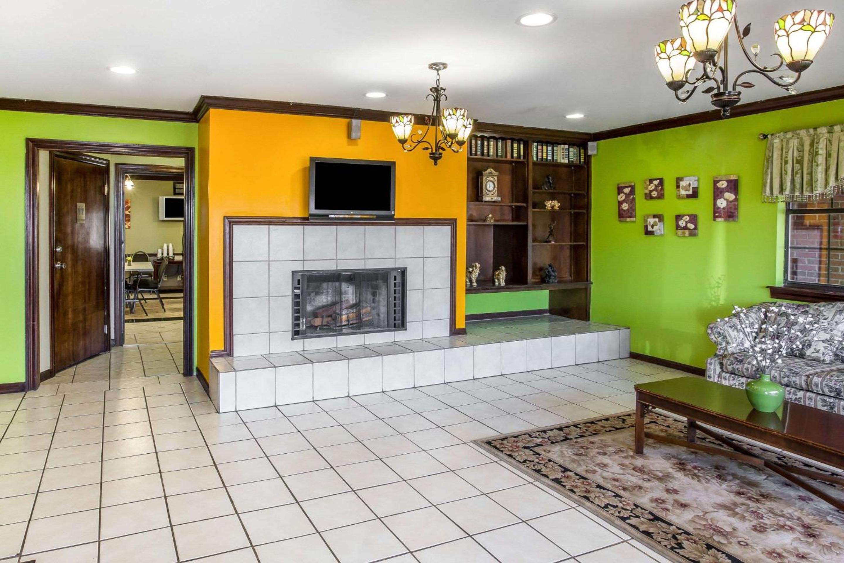 Smyrna Vacations - Rodeway Inn Suites - Property Image 22