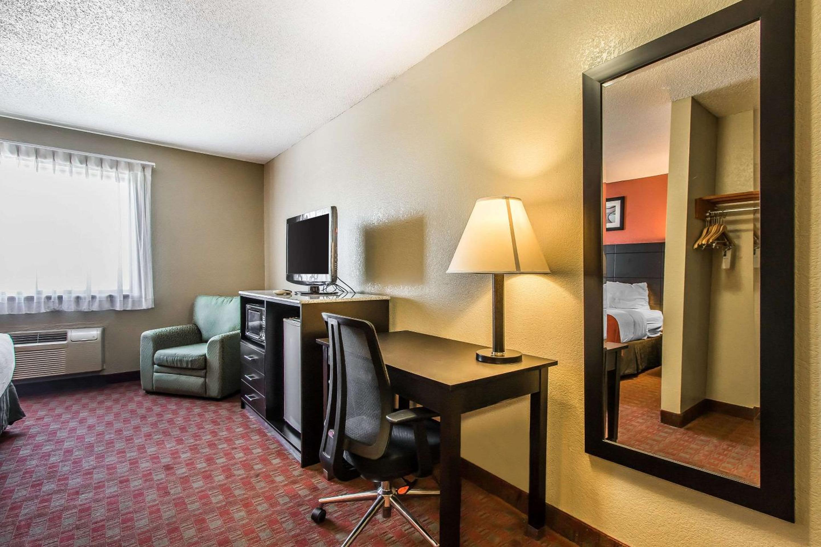 Quality Inn Suites - Property Image 23