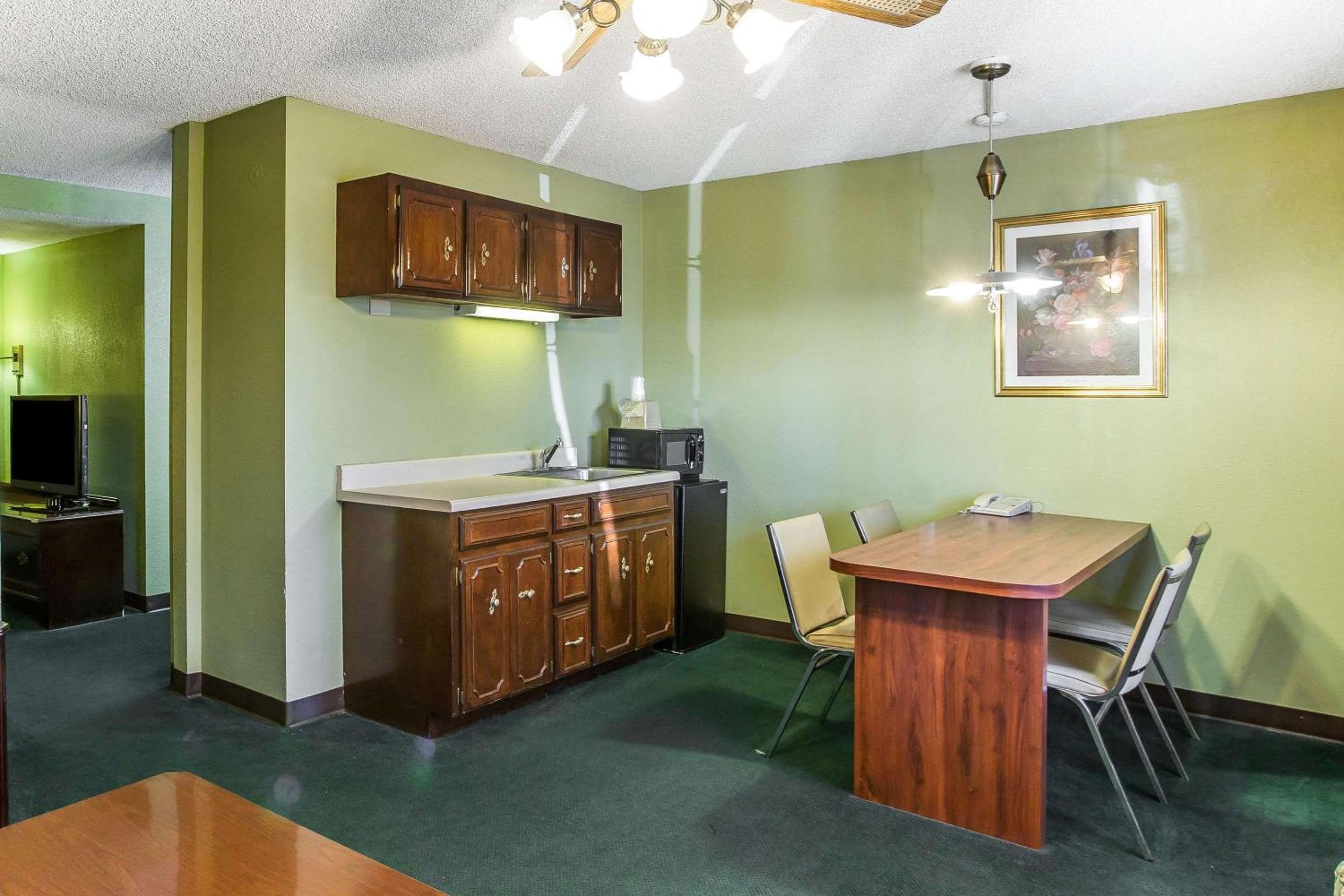 Smyrna Vacations - Rodeway Inn Suites - Property Image 26