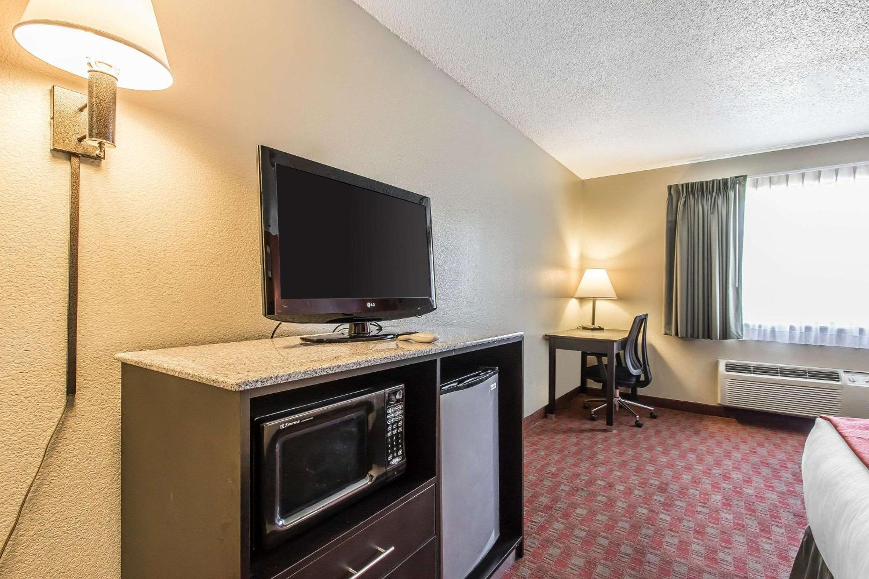 Quality Inn Suites - Property Image 26