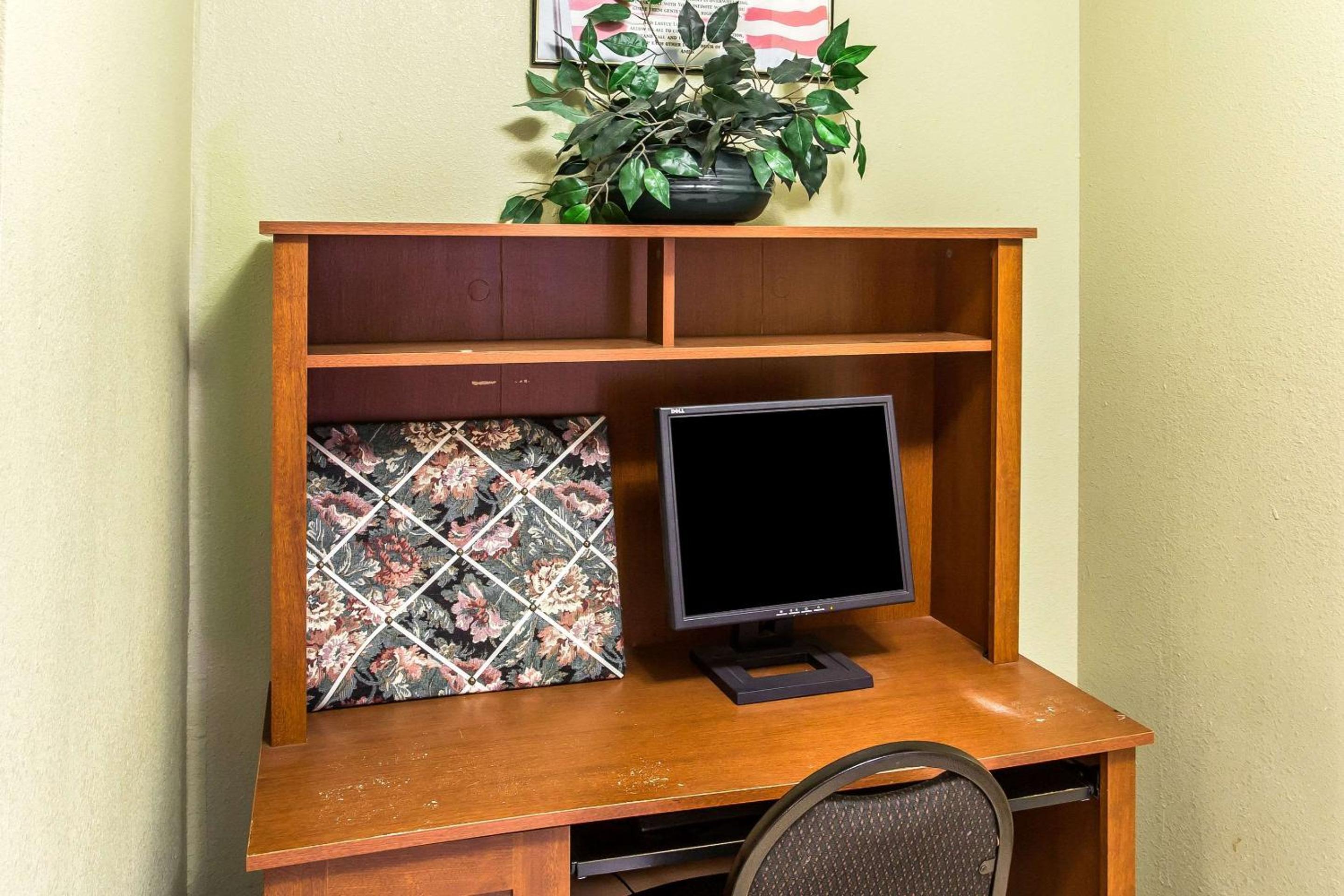 Smyrna Vacations - Rodeway Inn Suites - Property Image 30