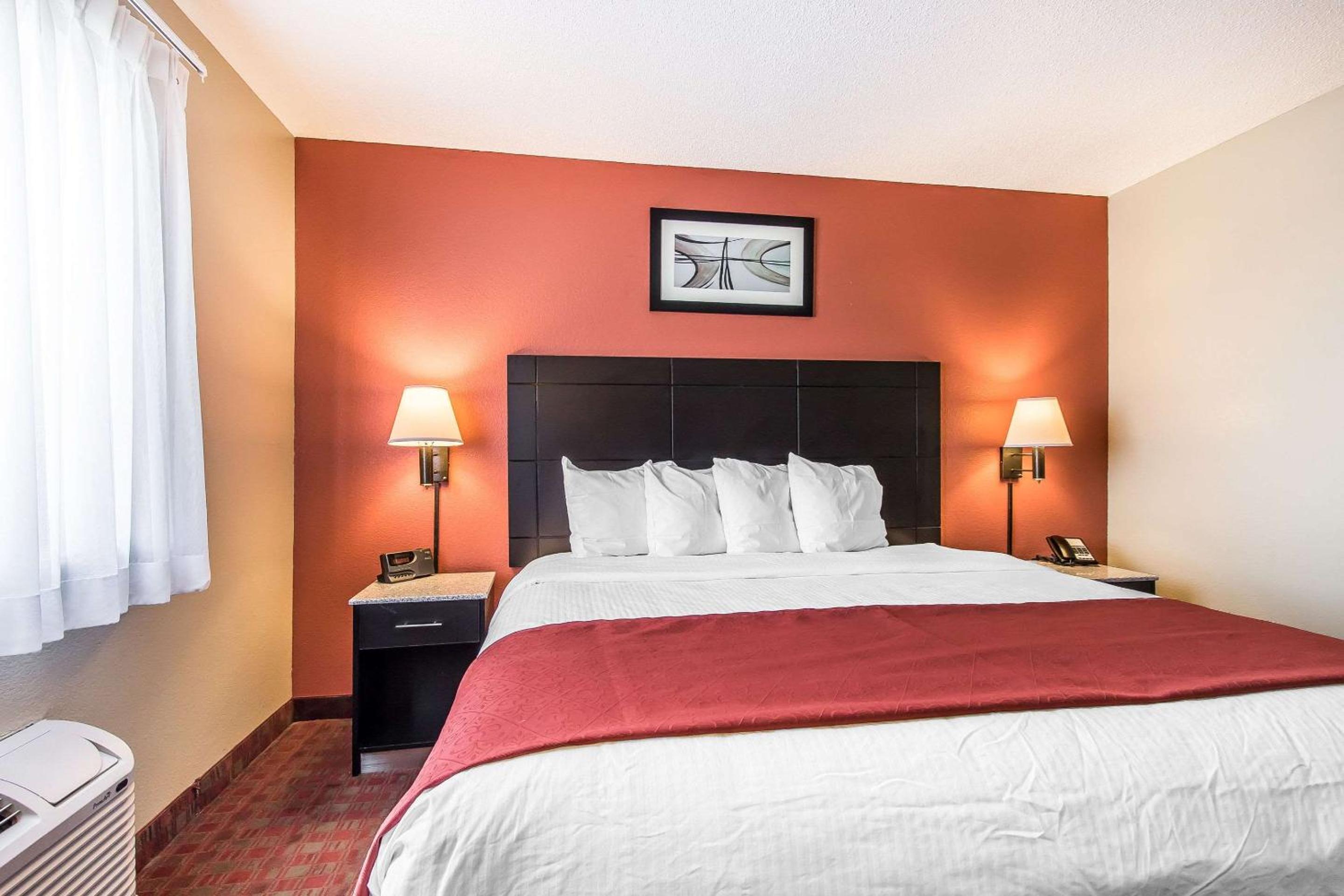 Quality Inn Suites - Property Image 33