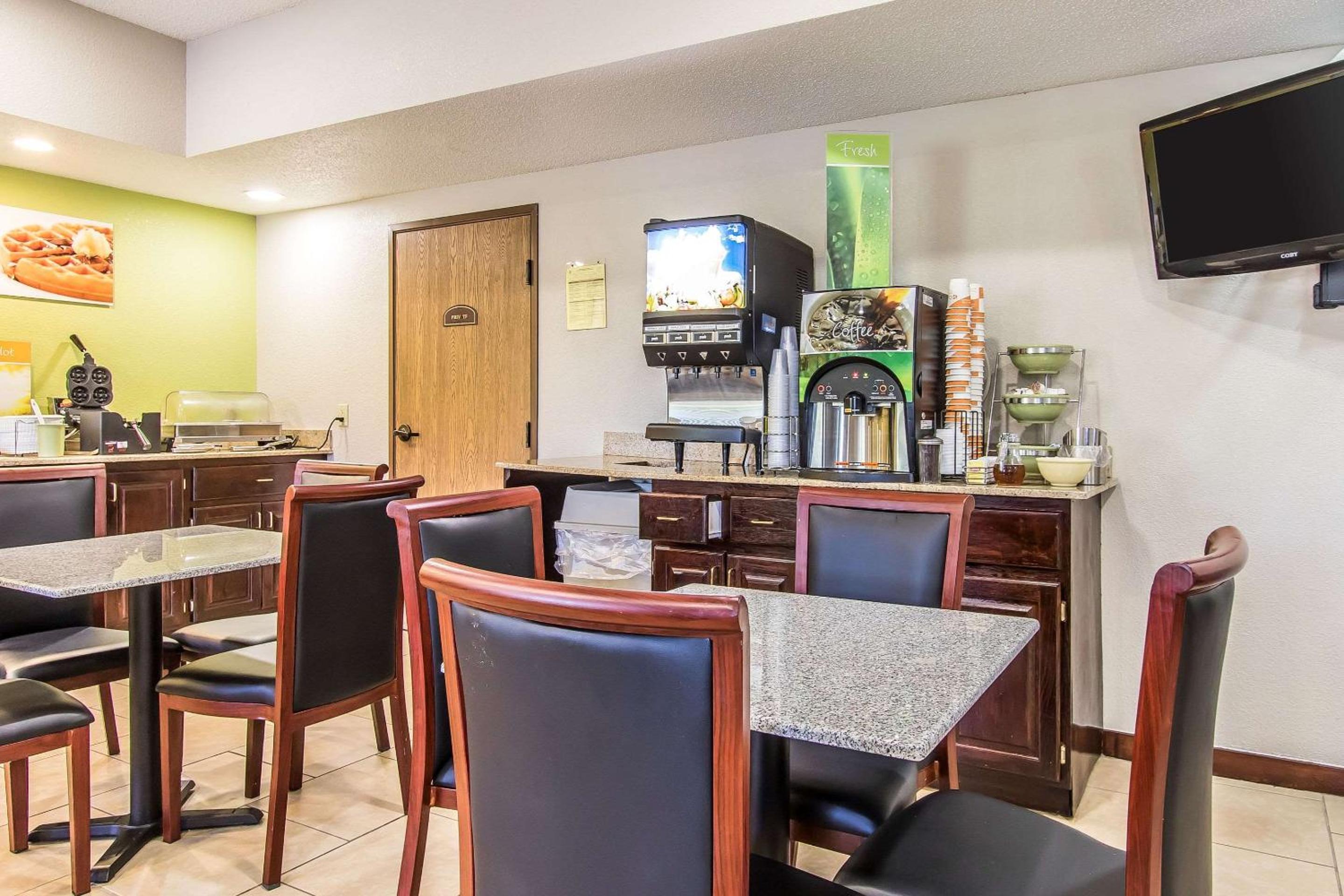 Quality Inn Suites - Property Image 35