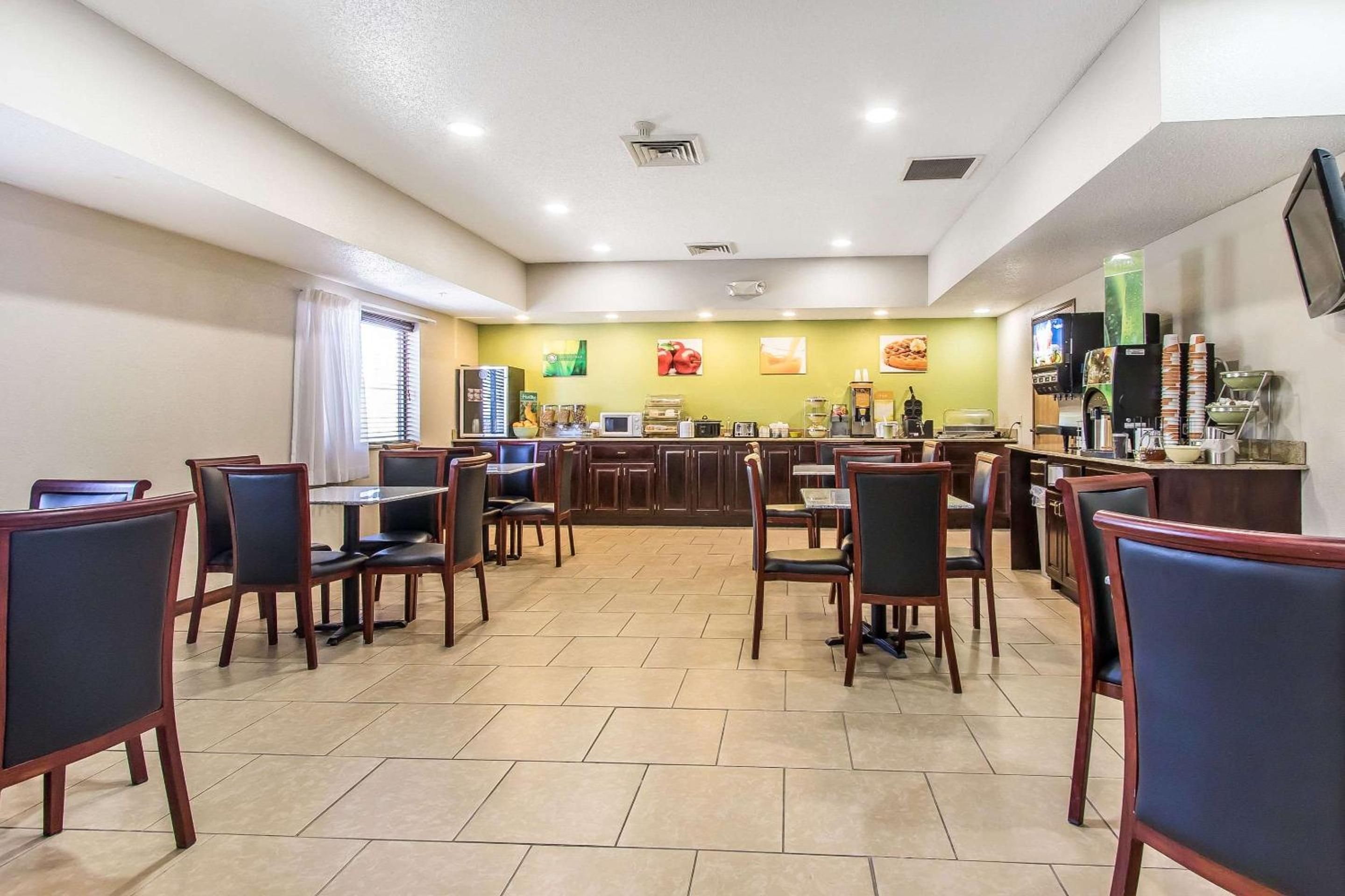 Quality Inn Suites - Property Image 3