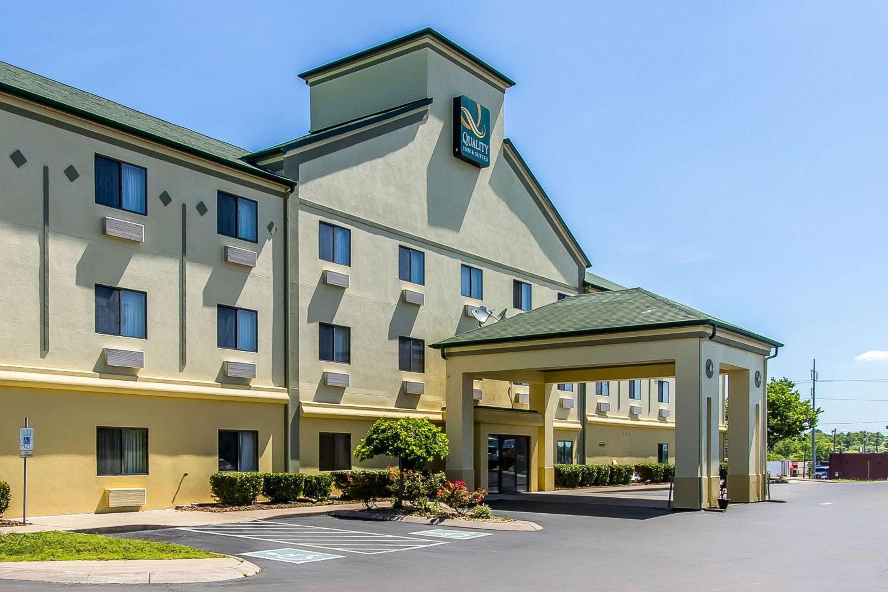 Quality Inn Suites - Property Image 31