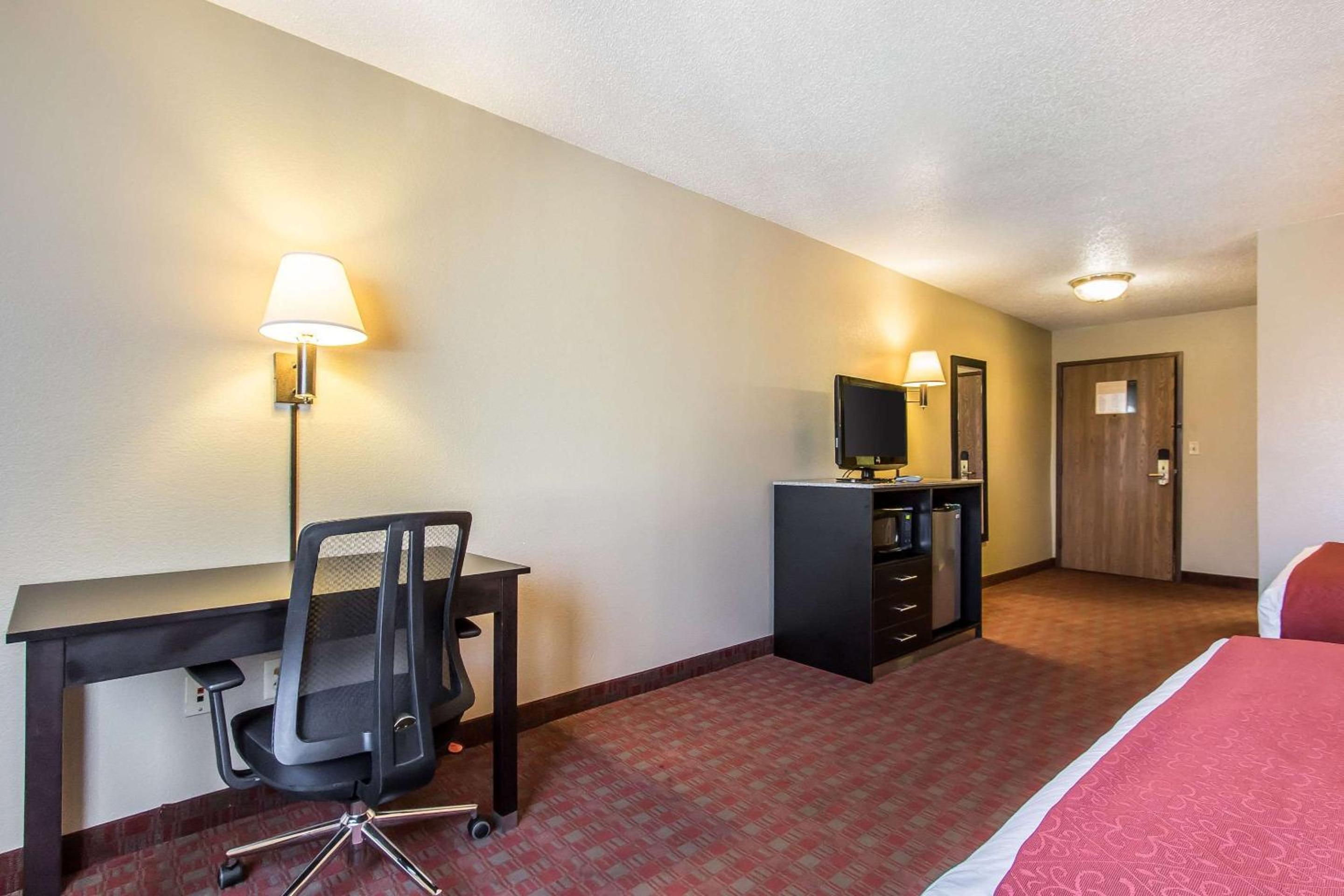 Quality Inn Suites - Property Image 8