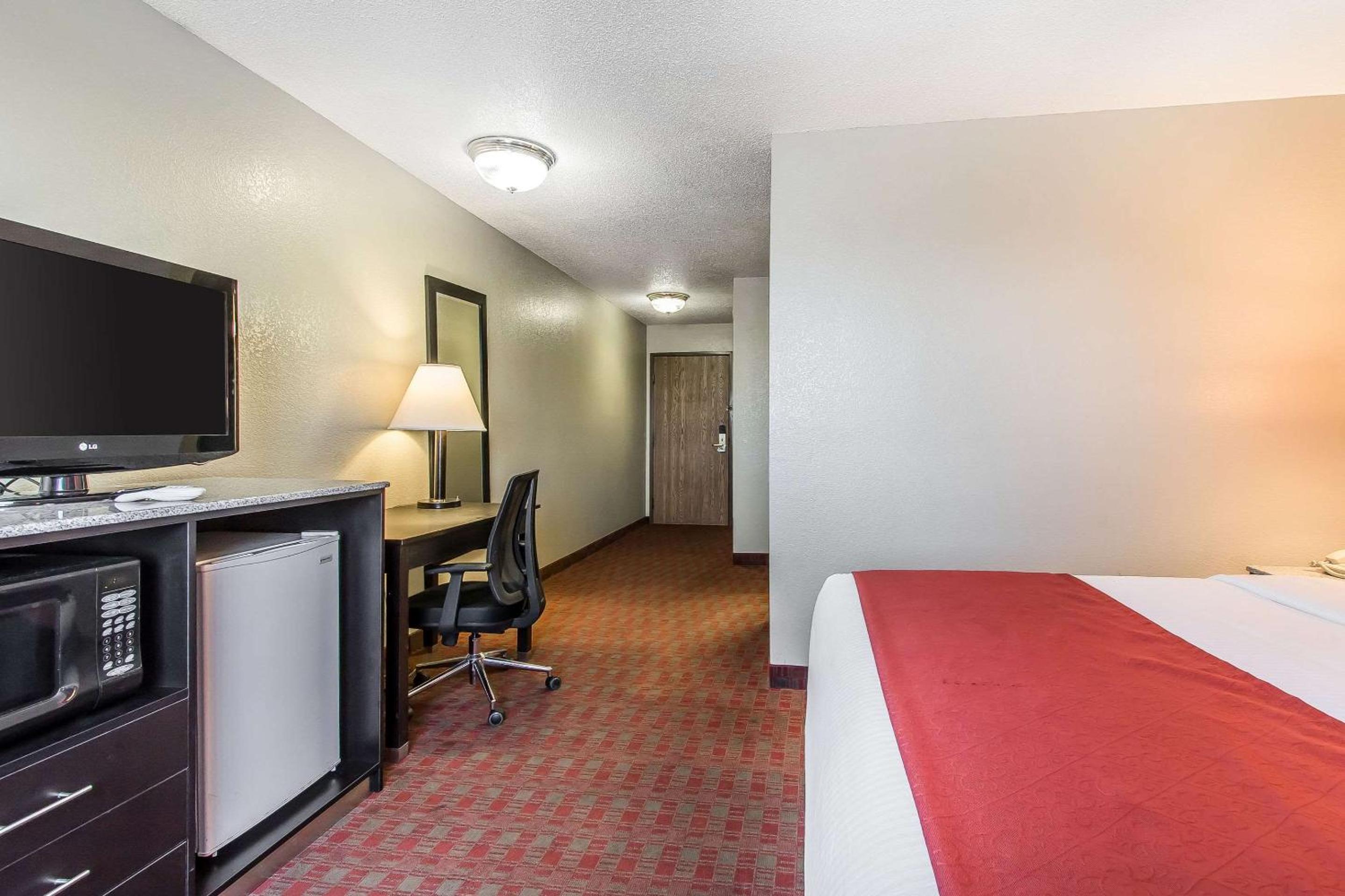 Quality Inn Suites - Property Image 1