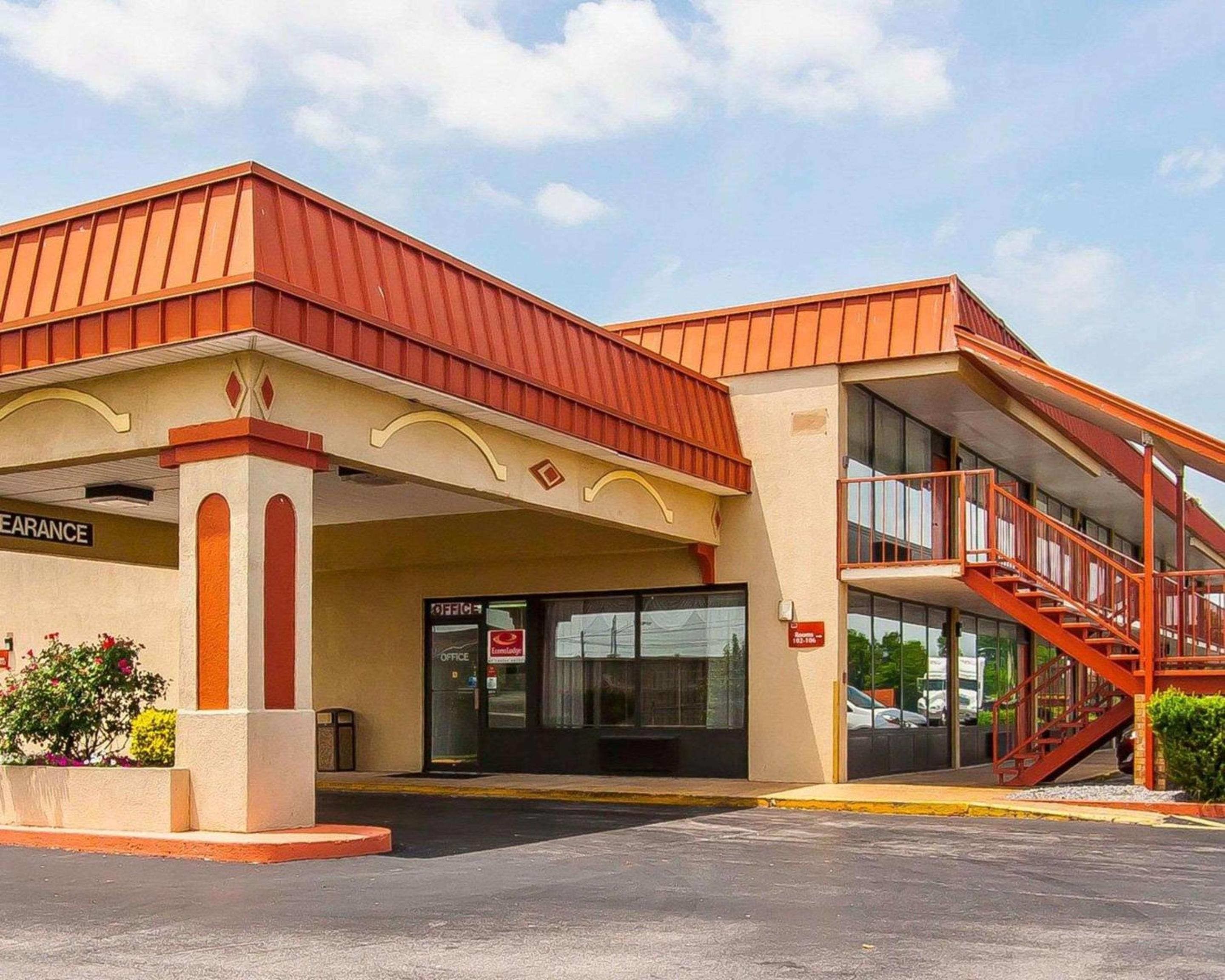 Dyersburg Vacations - Econo Lodge - Property Image 11