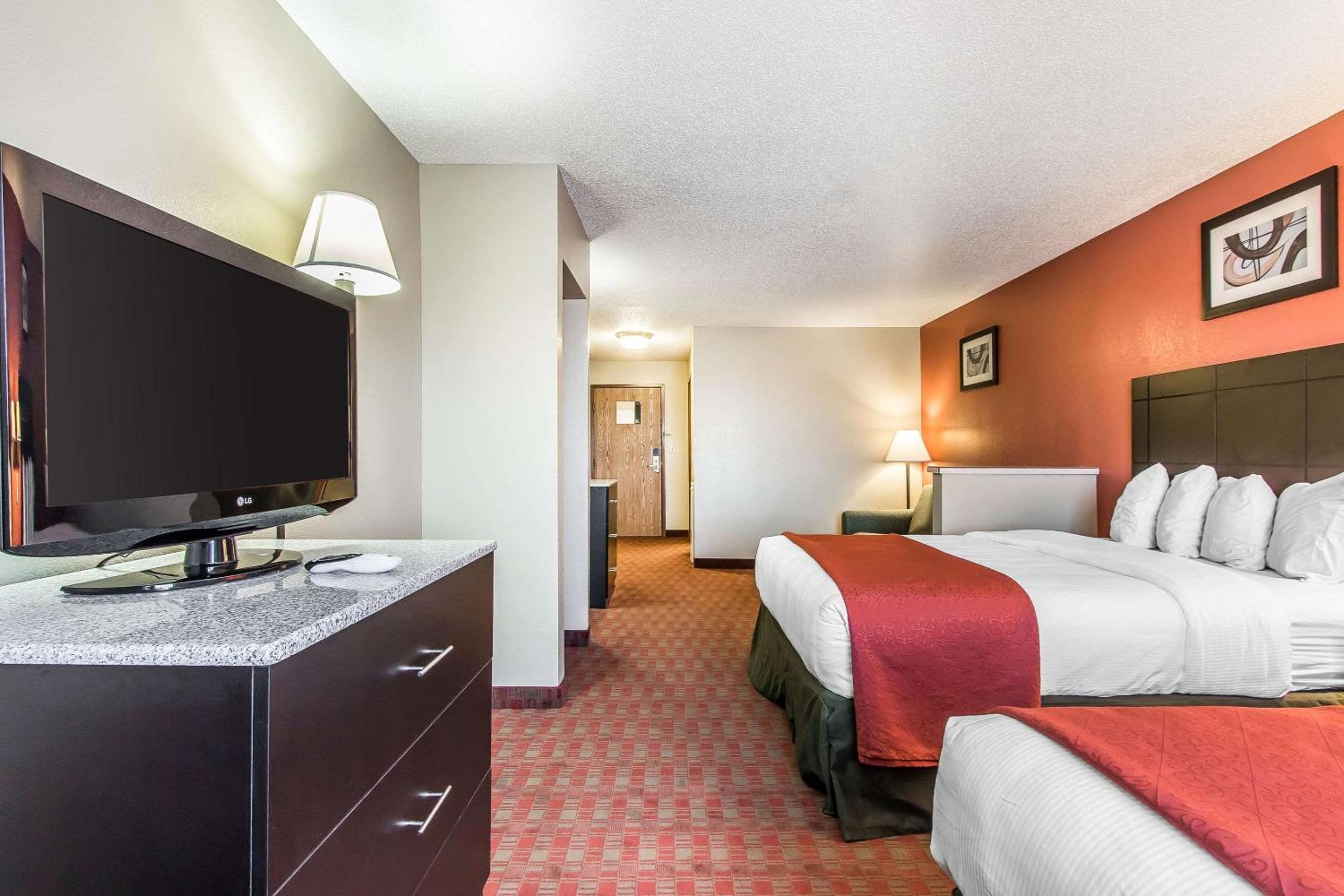Quality Inn Suites - Property Image 15