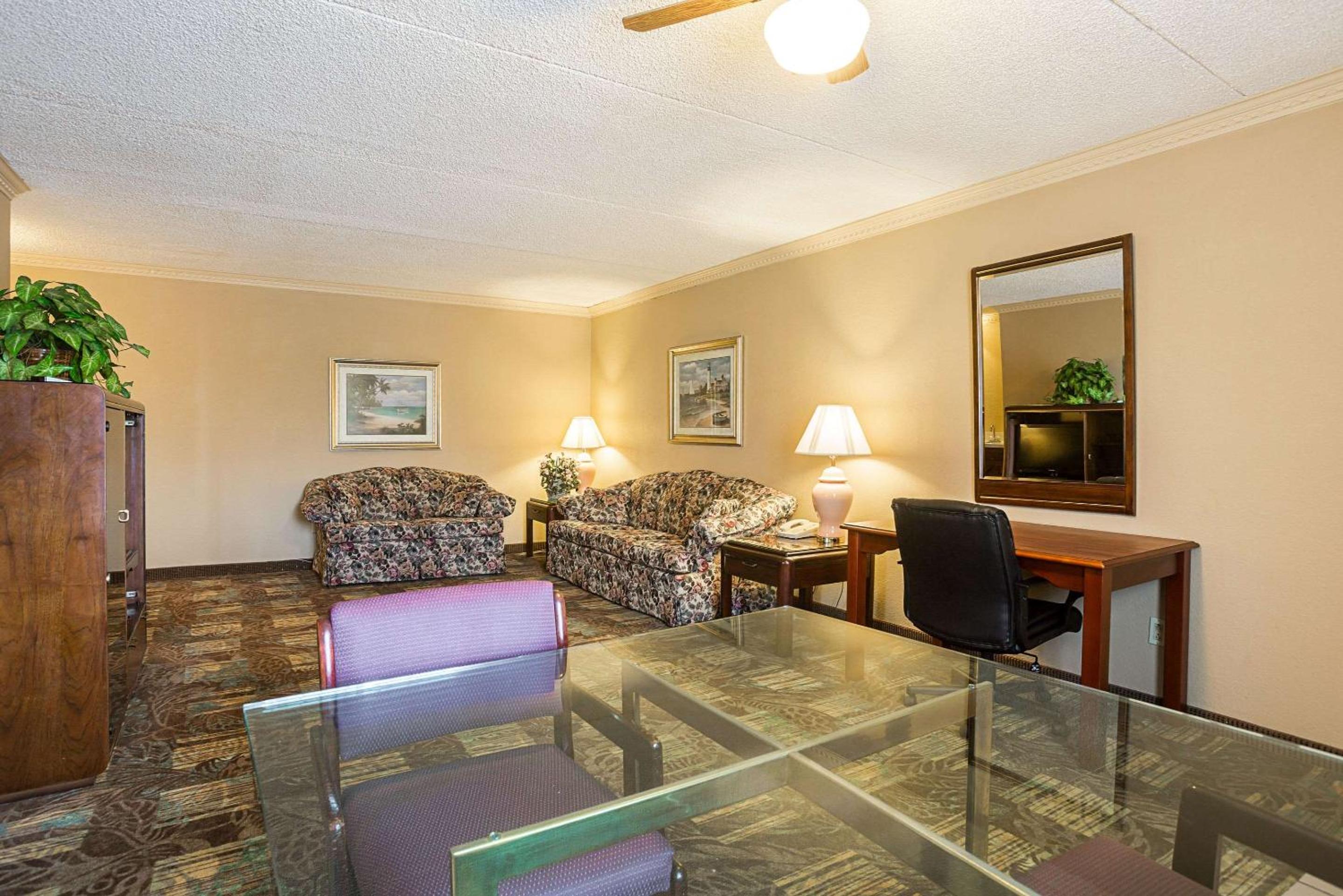Quality Inn Hurricane Mills I-40