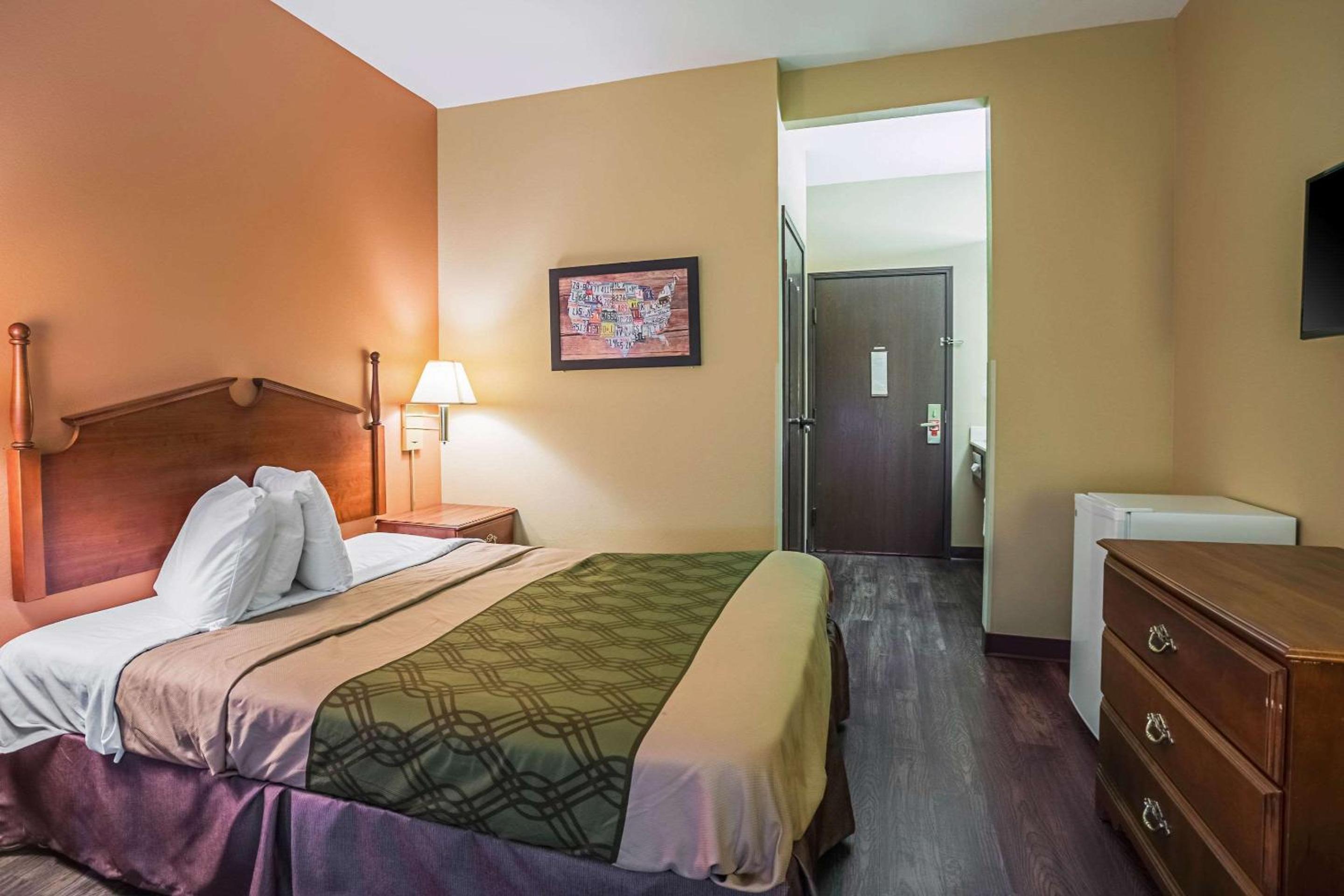 Econo Lodge Inn  Suites - Property Image 5