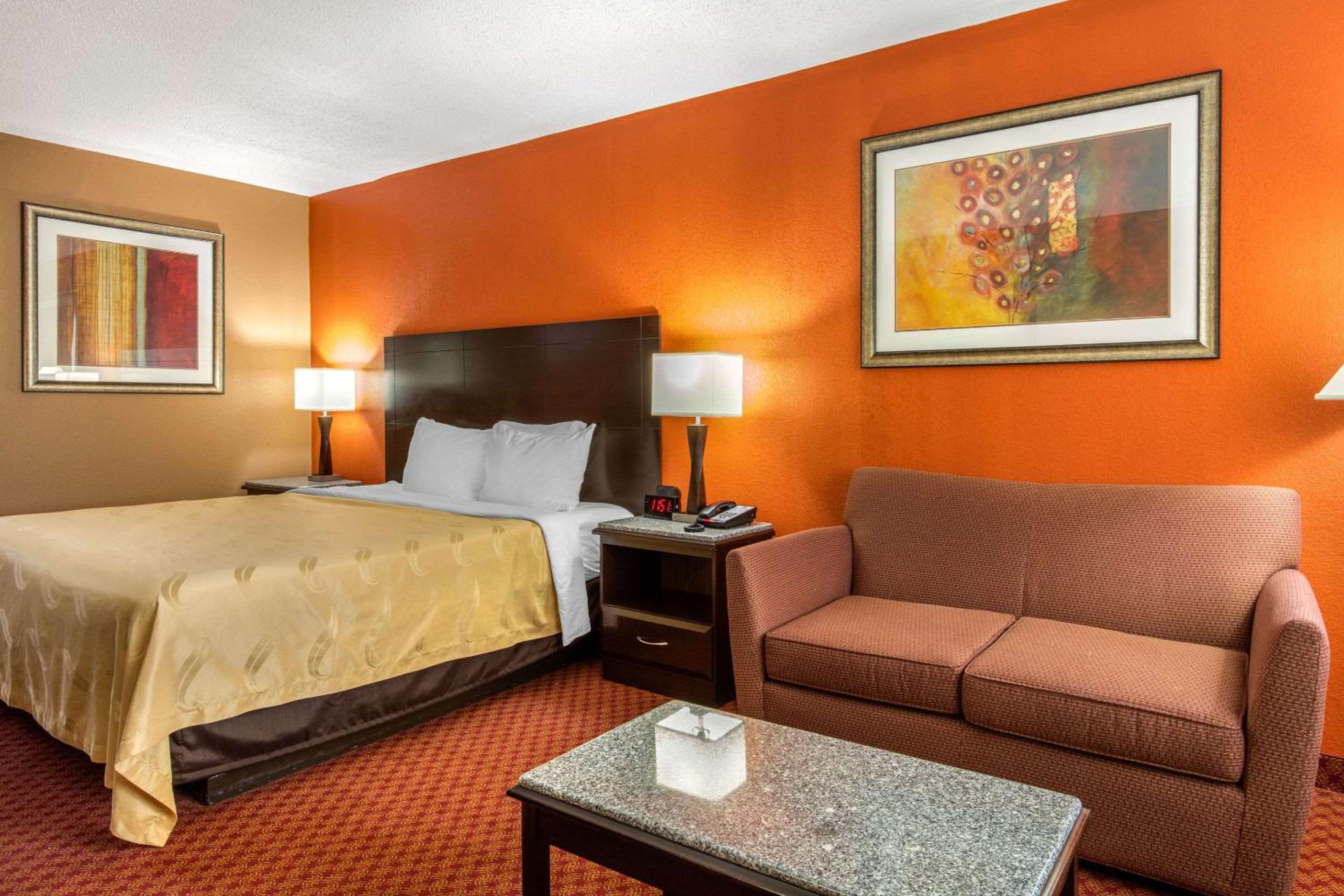 Dickson Vacations - Quality Inn - Property Image 2