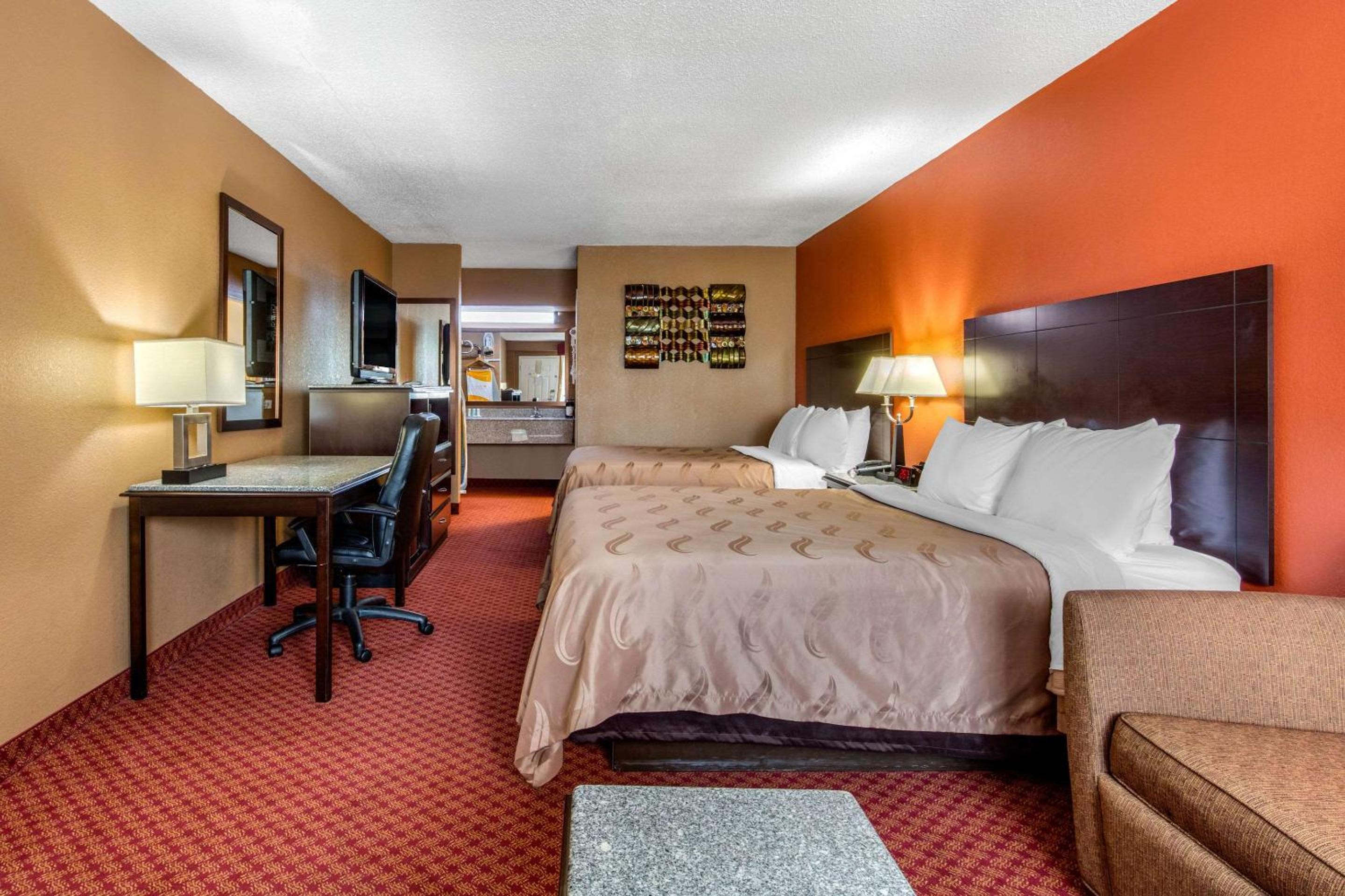 Dickson Vacations - Quality Inn - Property Image 5