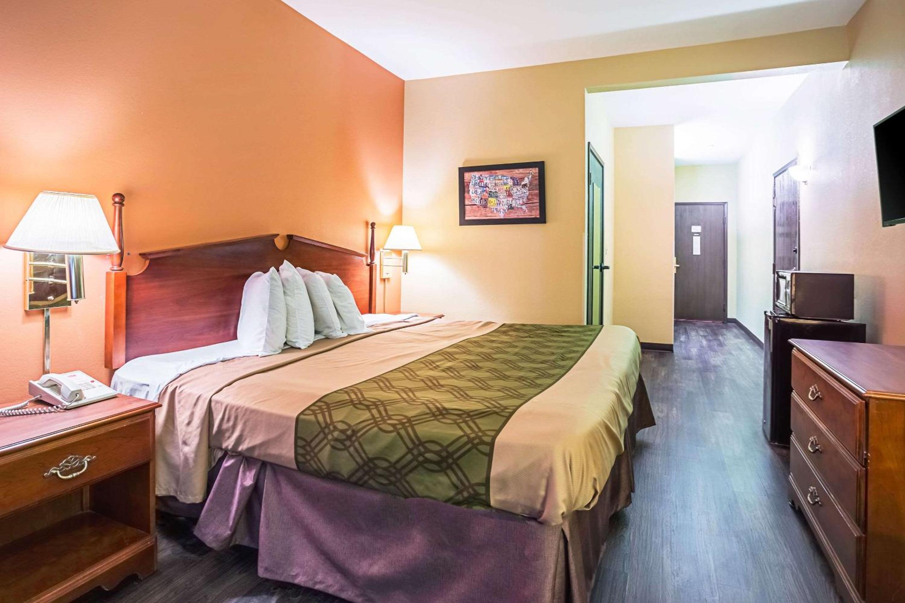 Econo Lodge Inn  Suites - Property Image 9