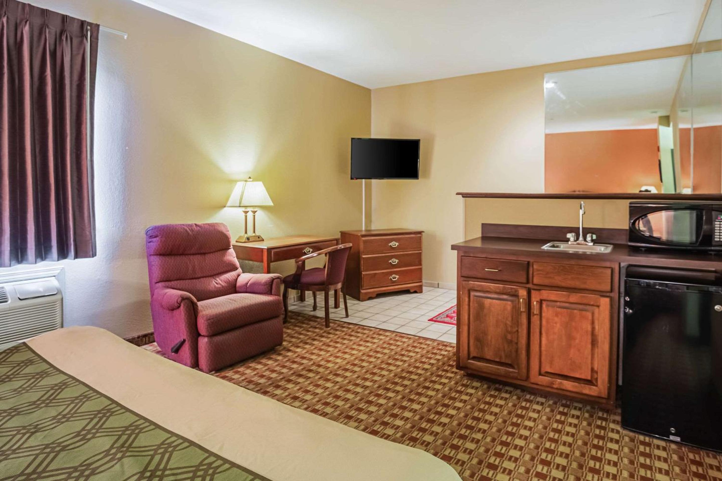 Econo Lodge Inn  Suites - Property Image 29