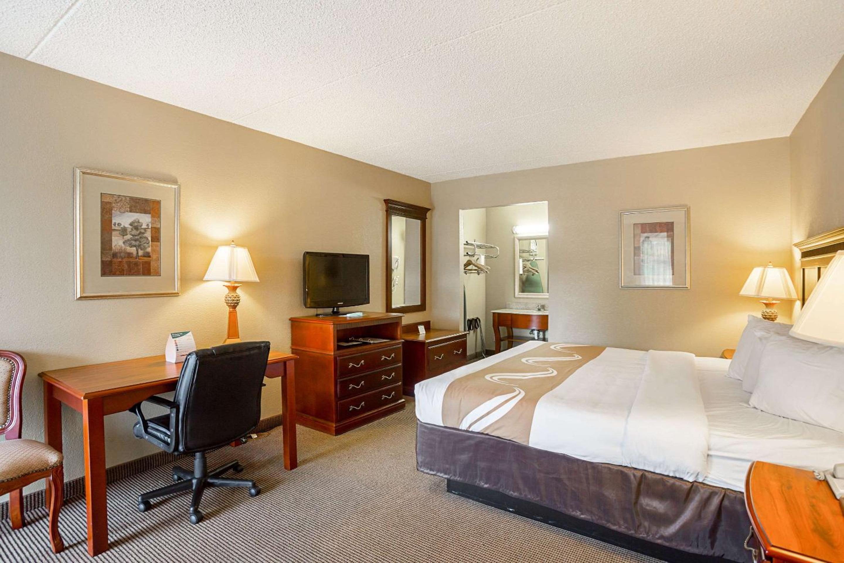 Quality Inn Hurricane Mills I-40