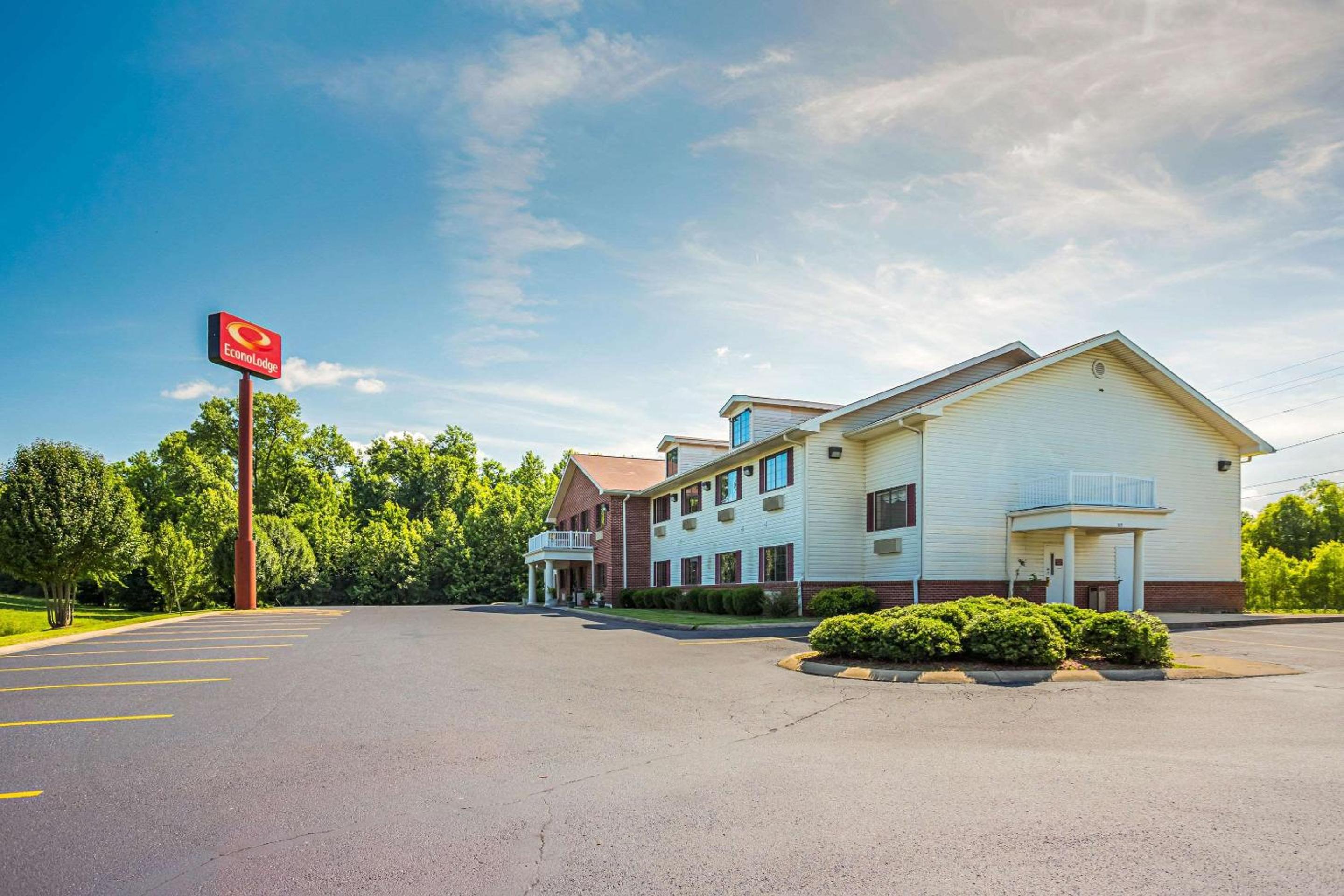 Econo Lodge Inn  Suites - Property Image 18