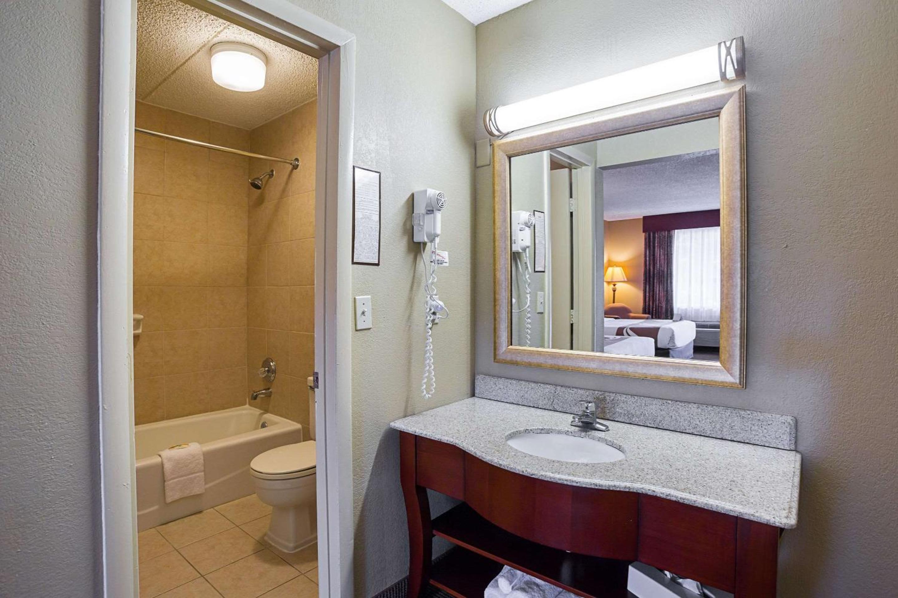 Quality Inn Hurricane Mills I-40