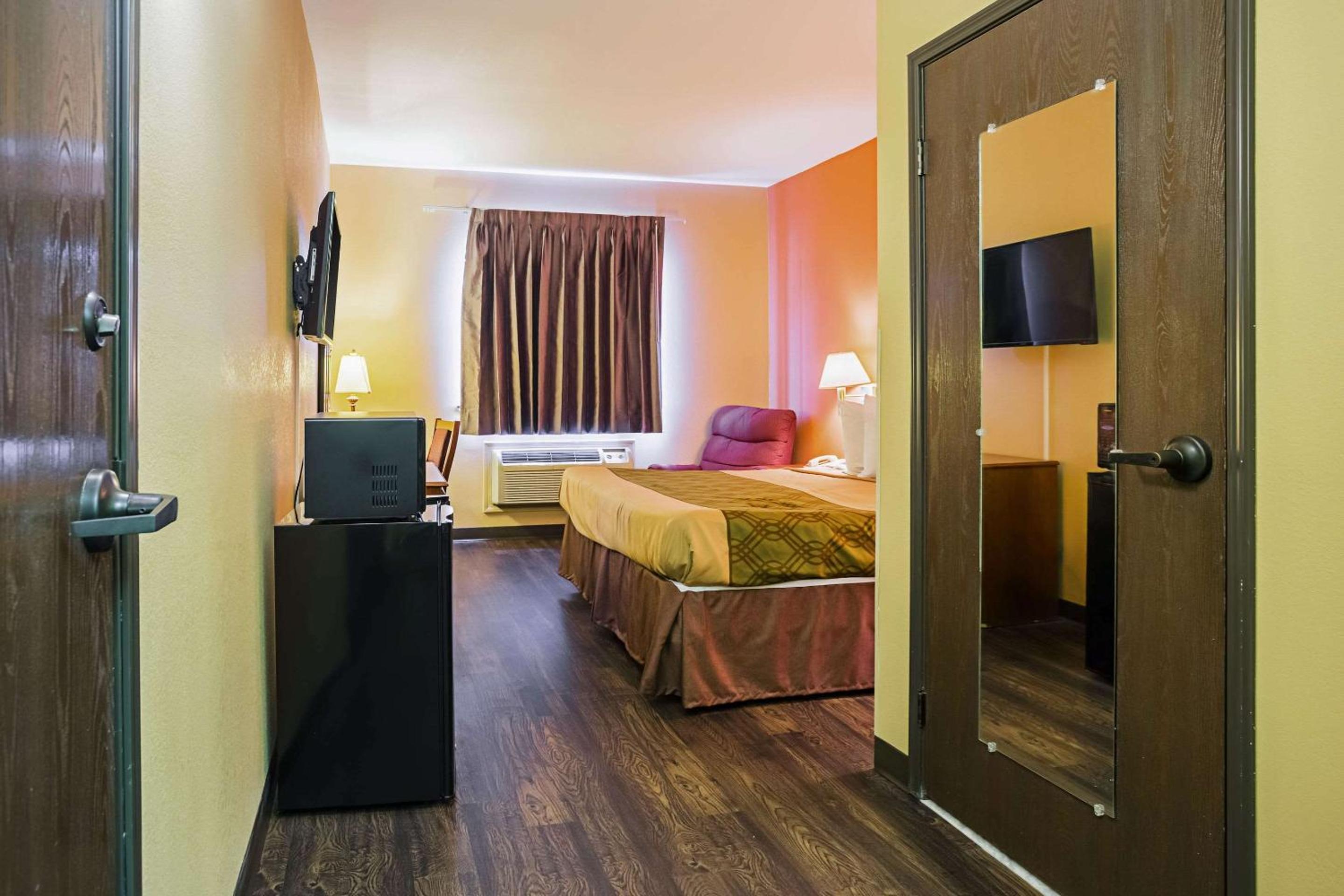 Econo Lodge Inn  Suites - Property Image 10