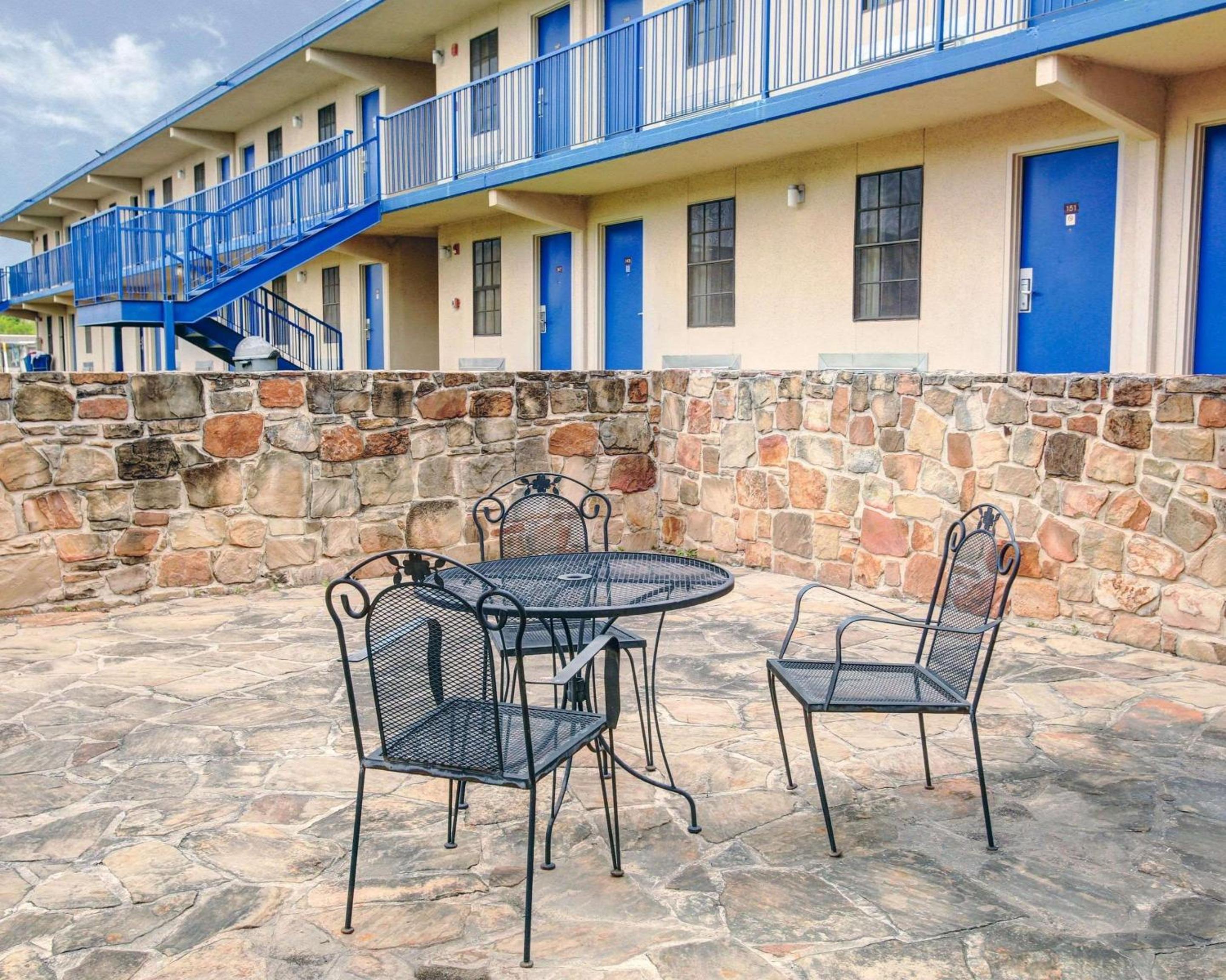 Hotel Rodeway Inn New Braunfels - Image 1