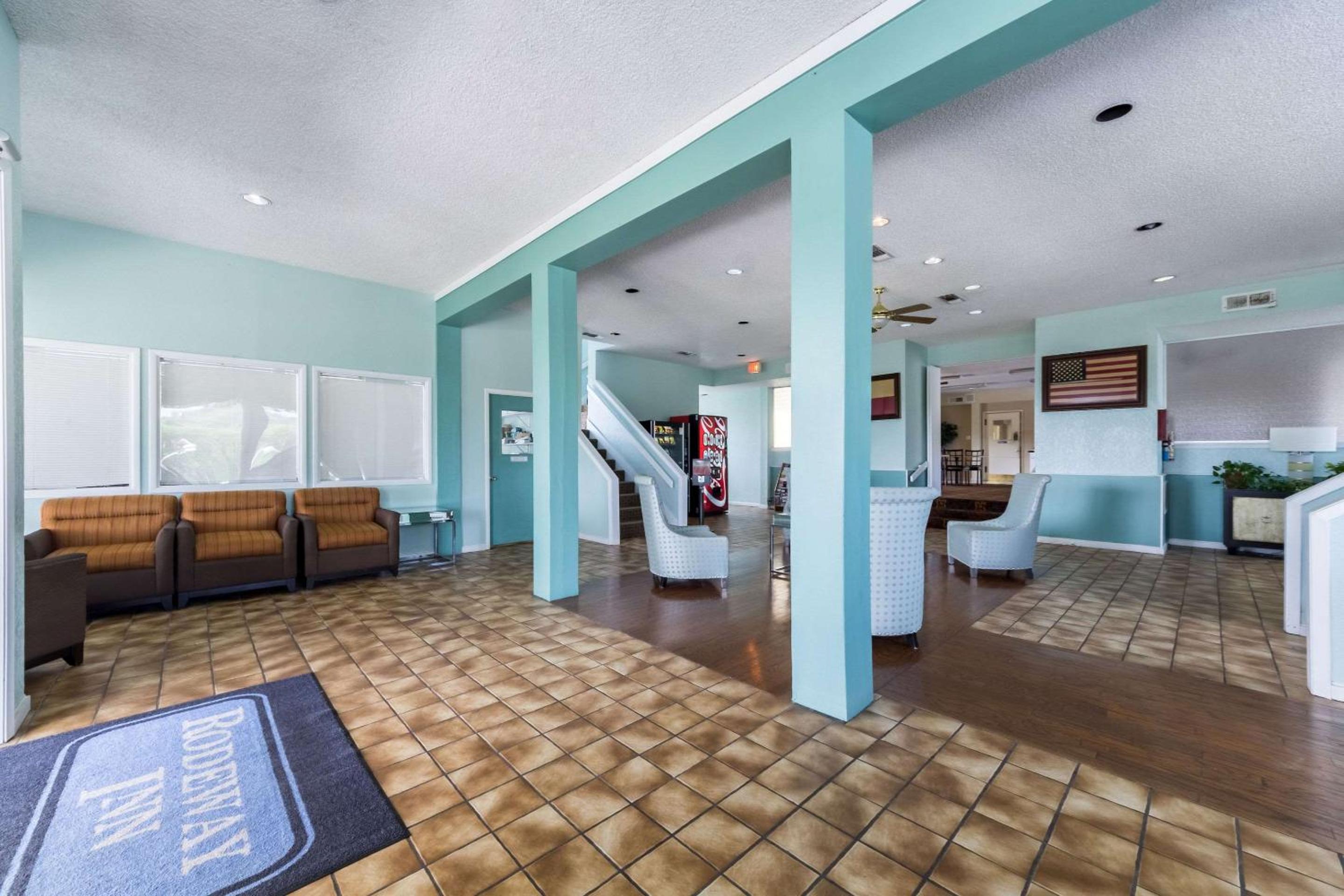 San Antonio Vacations - HillView Inn at Six Flags Fiesta - Property Image 13
