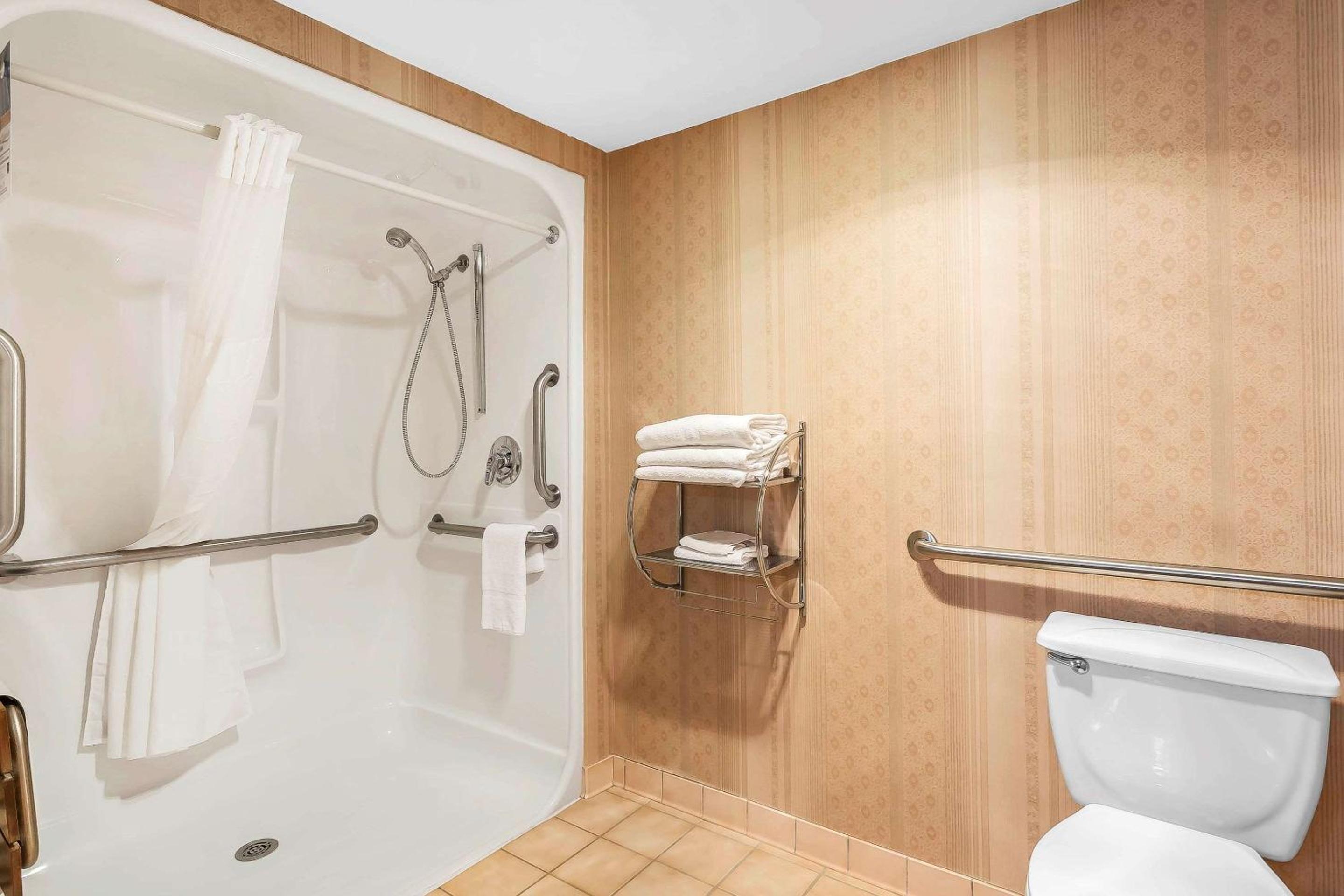 Dumas Vacations - Quality Inn - Property Image 8