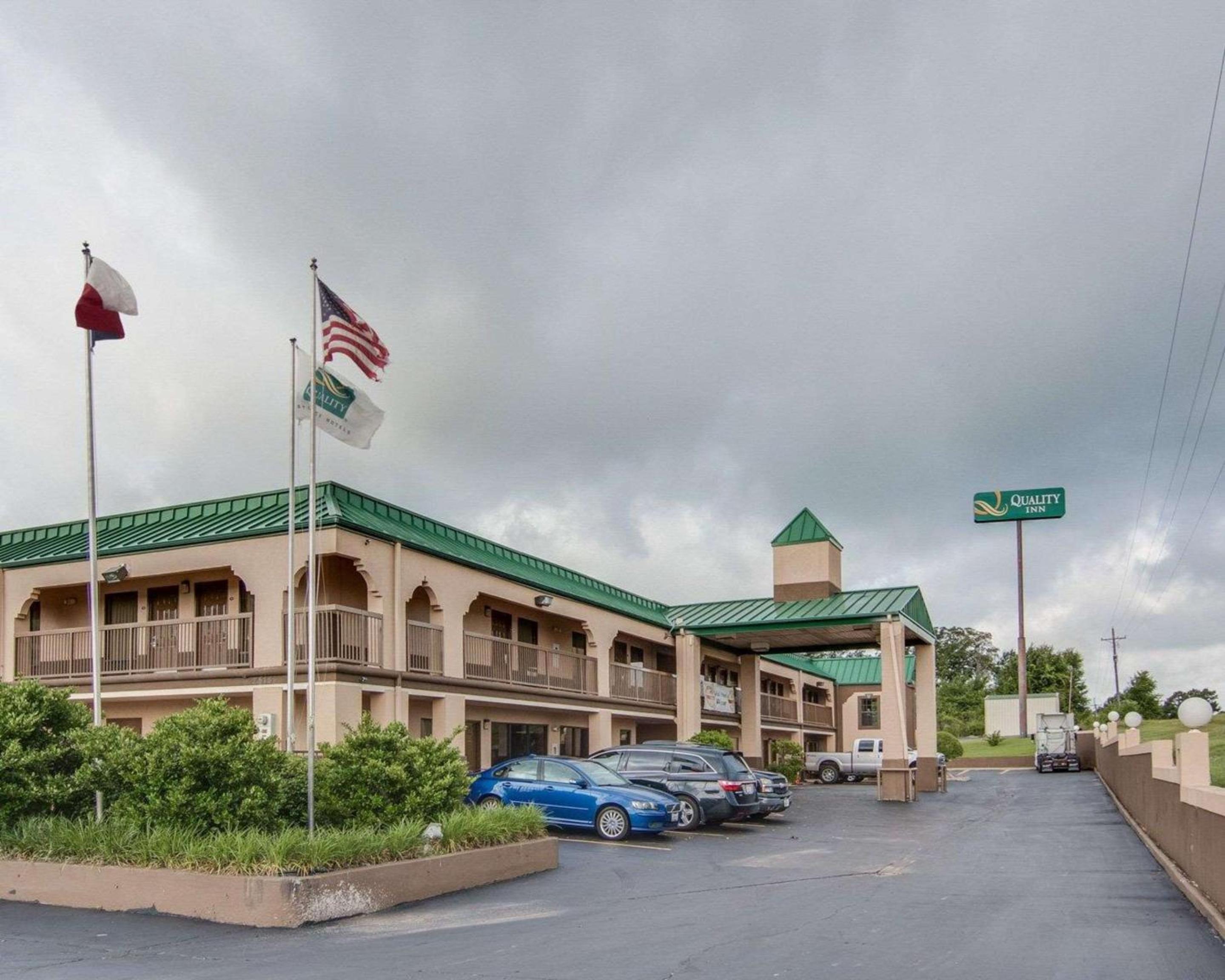 Mount Pleasant Vacations - Quality Inn Mt Pleasant - Property Image 1