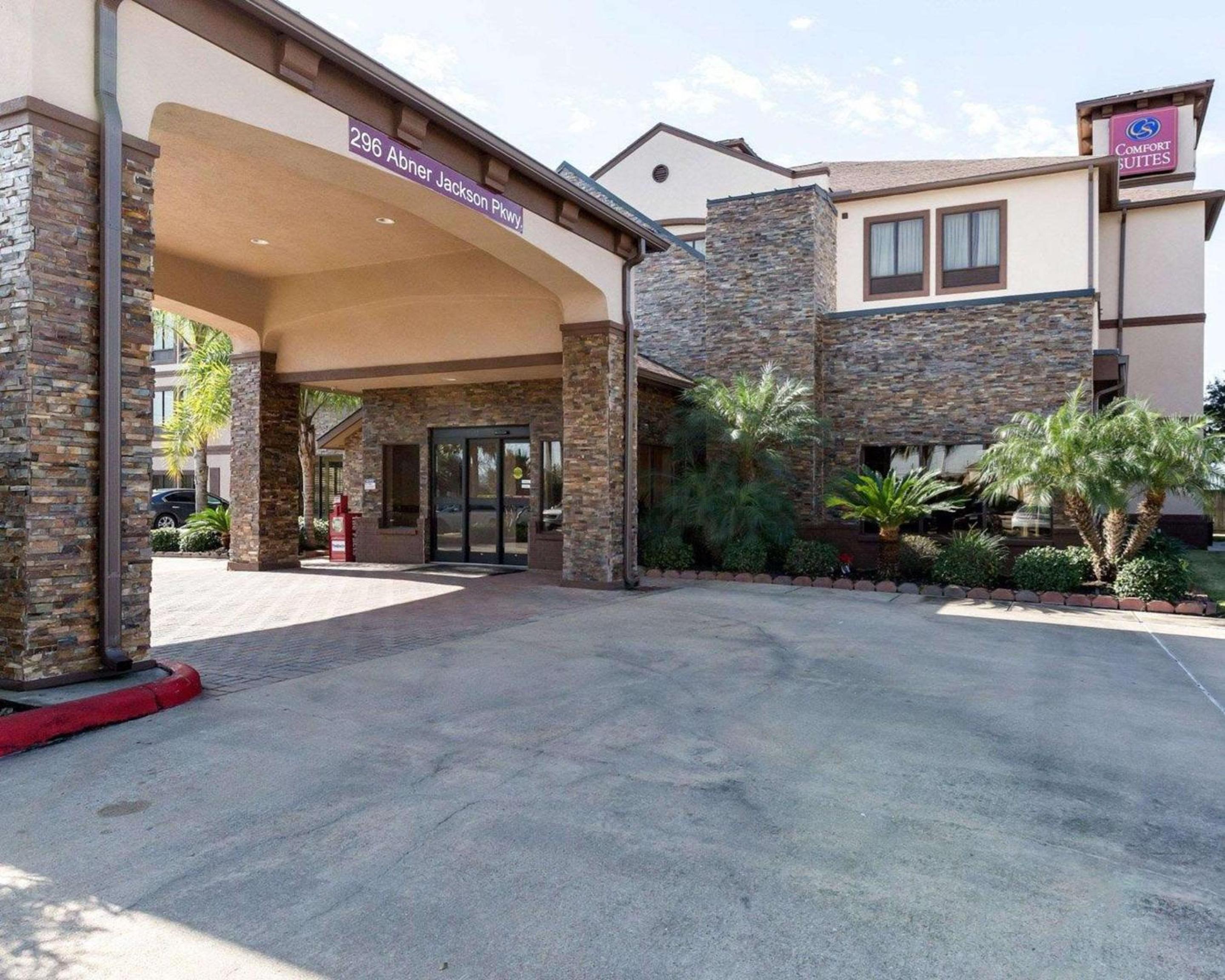 Galveston Vacations - Comfort Suites Lake Jackson Clute - Property Image 1
