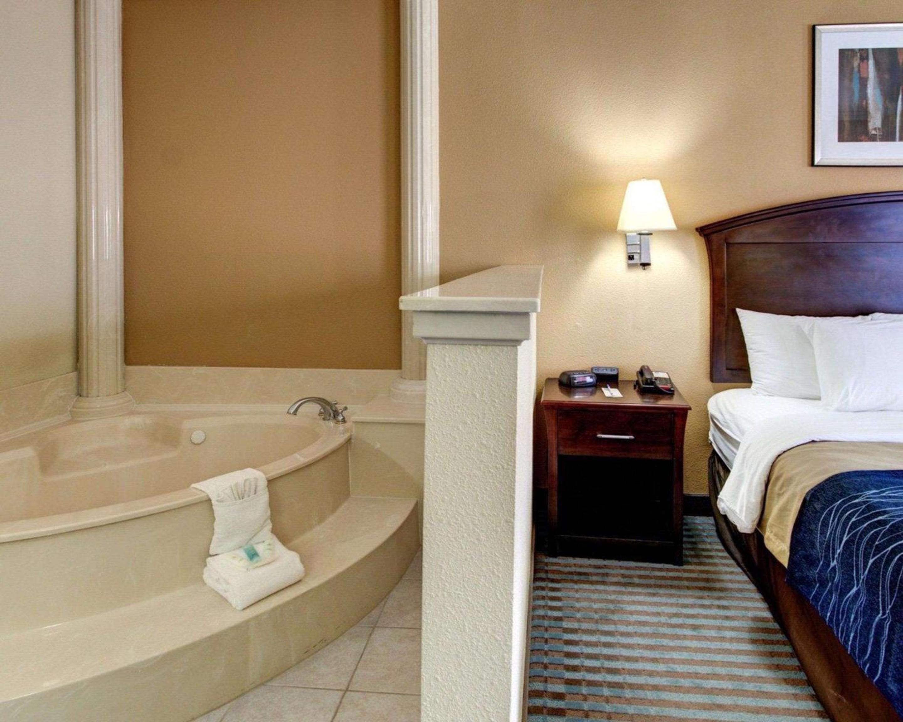 Comfort Inn Corsicana East view 3