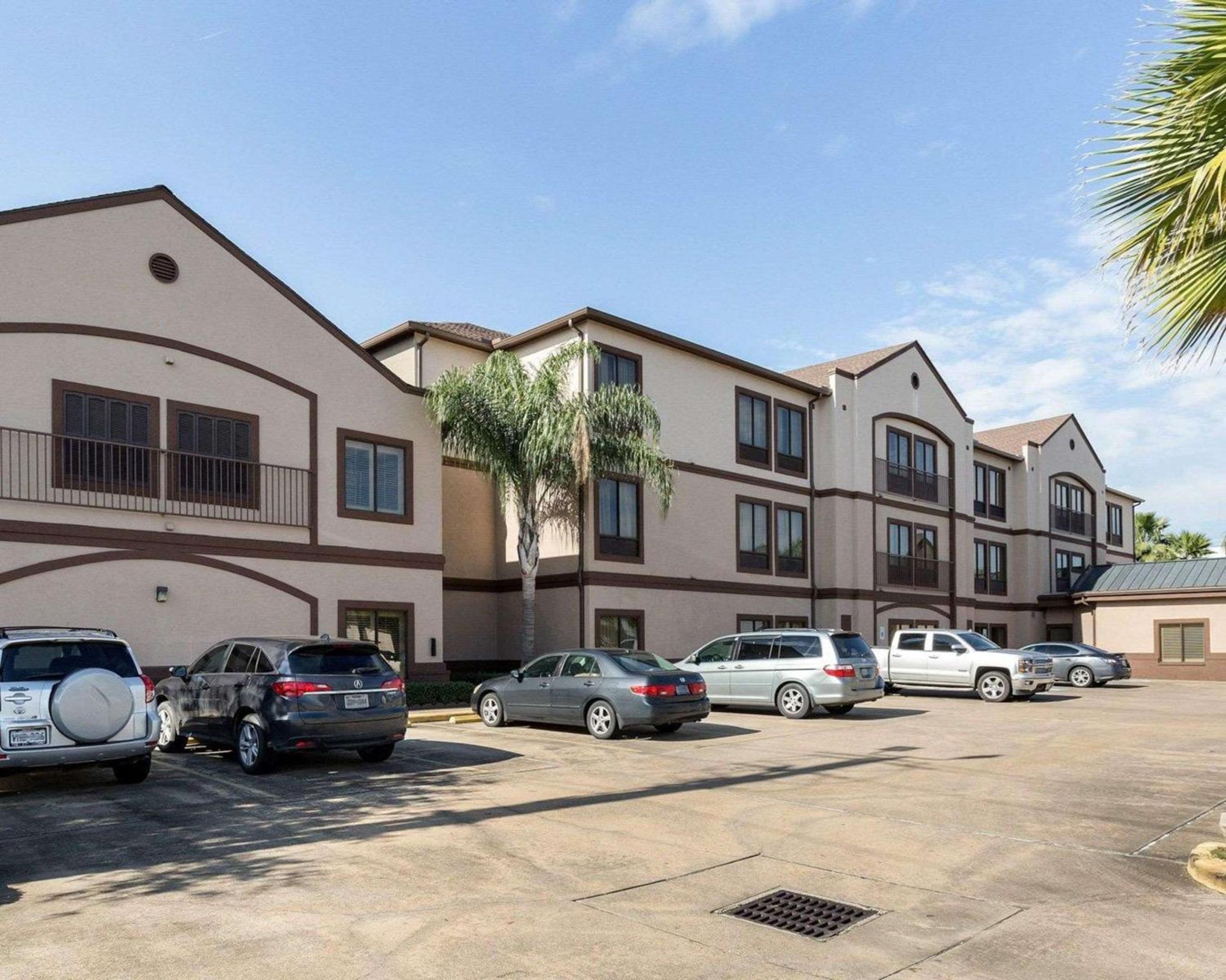 Comfort Suites Lake Jackson Clute view 2
