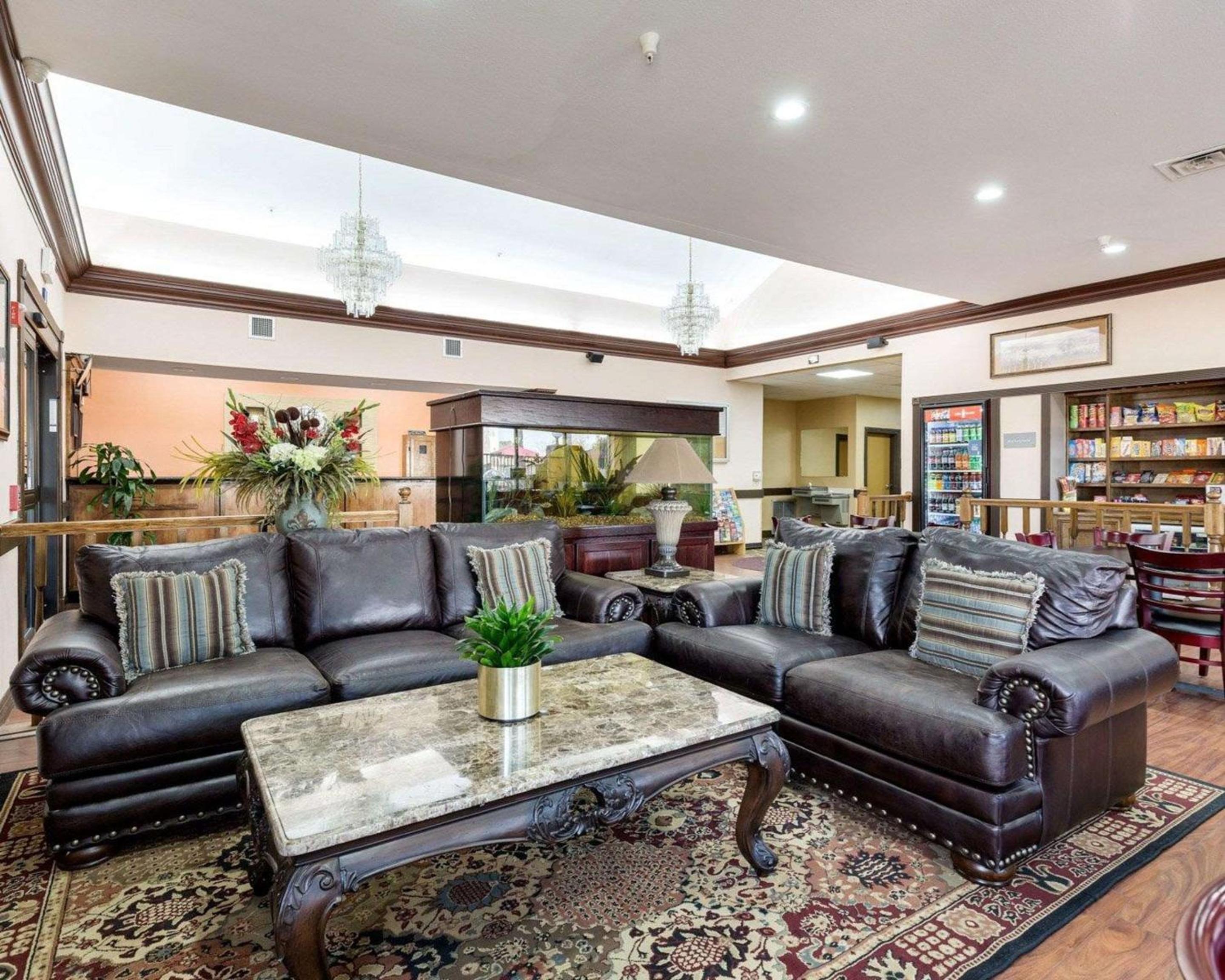Comfort Suites Lake Jackson Clute view 4