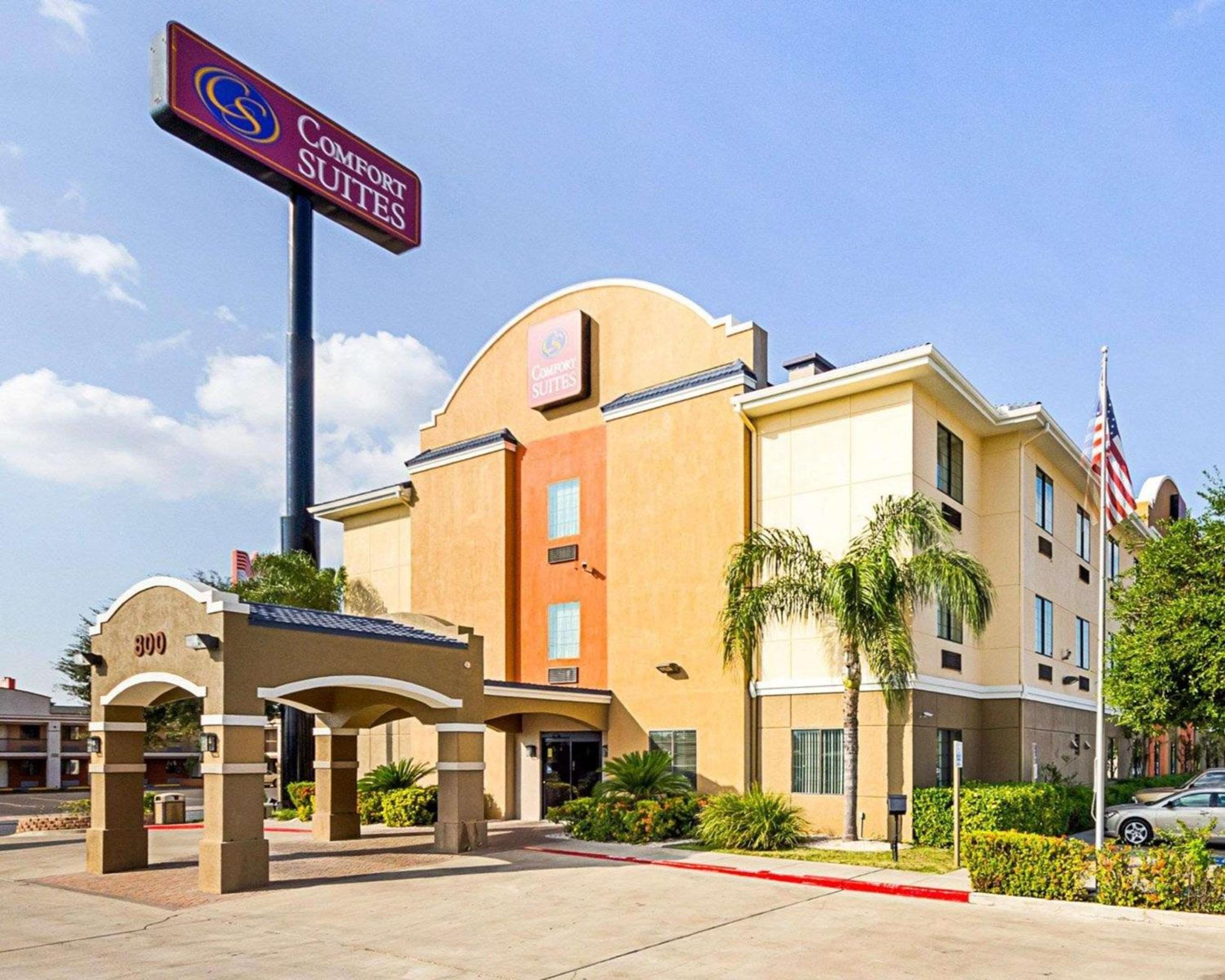 Hotel Comfort Suites At Plaza Mall