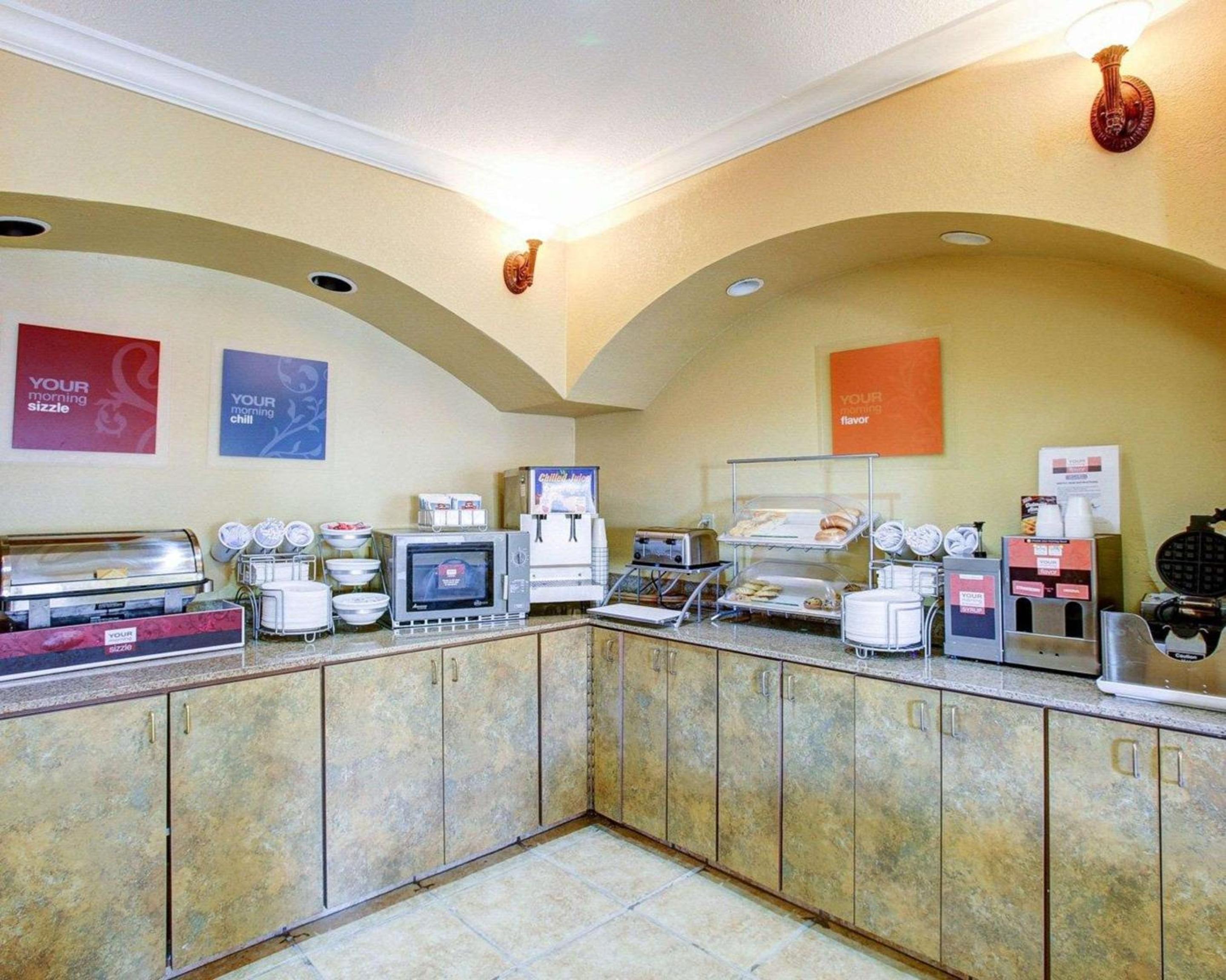 Comfort Suites Brenham view 3