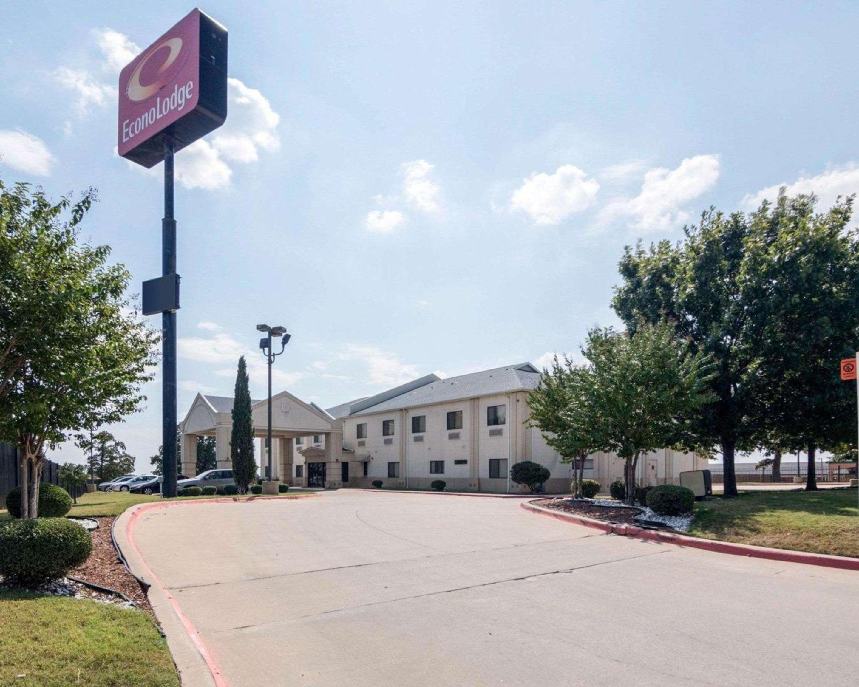 Econo Lodge Weatherford view 3