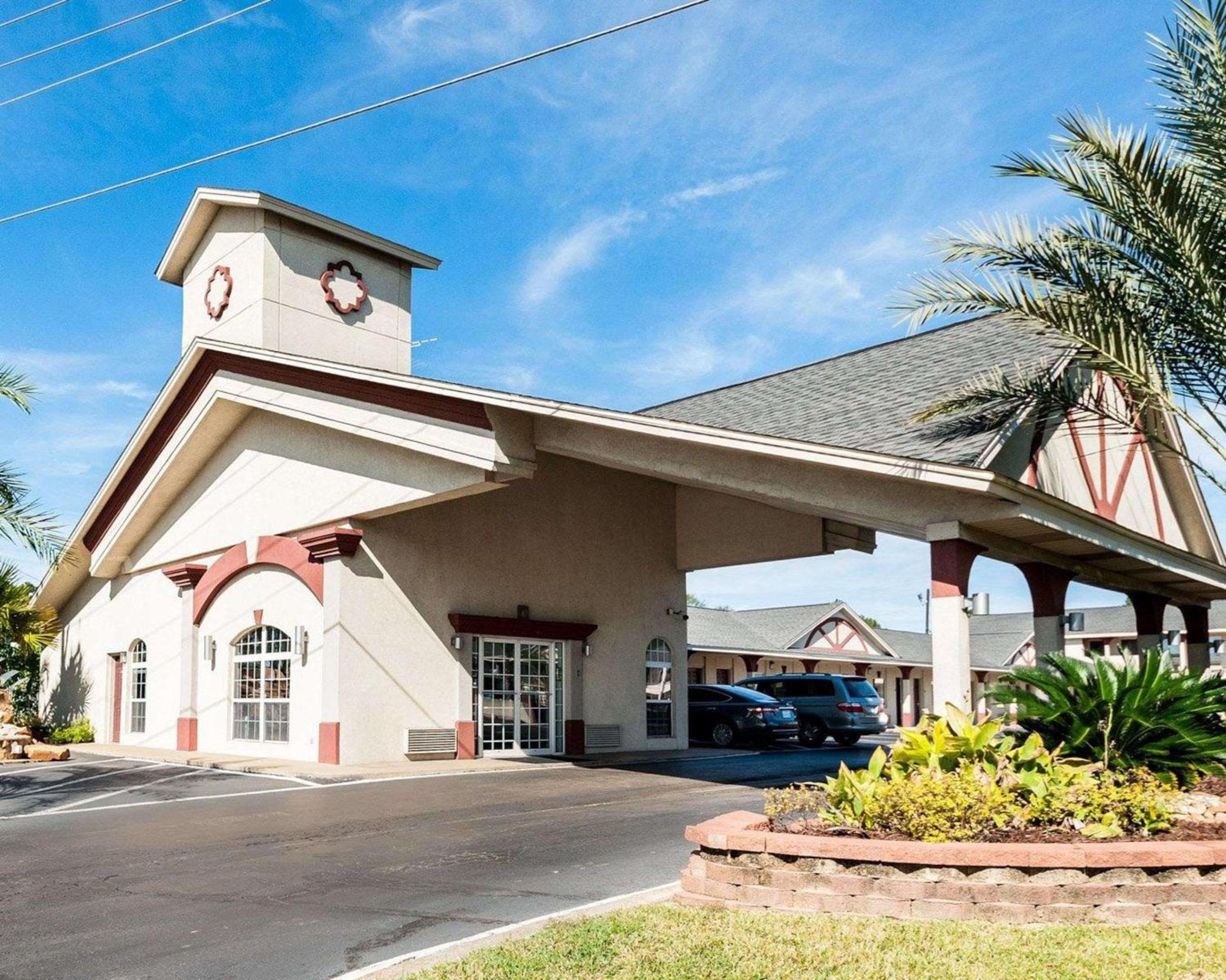 Econo Lodge Jasper view 3