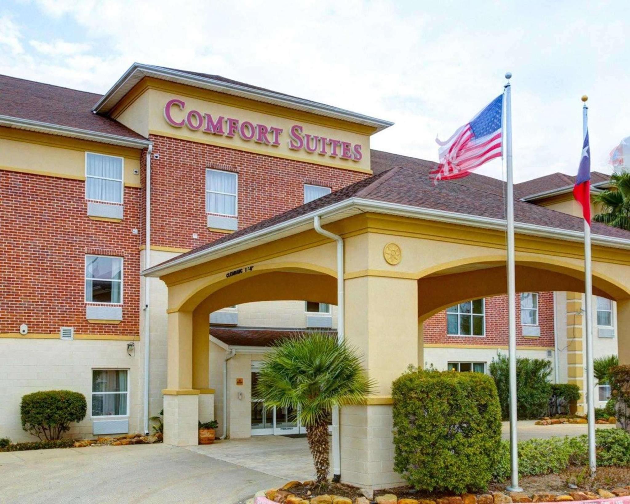 Hotel Comfort Suites University Drive - Image 1