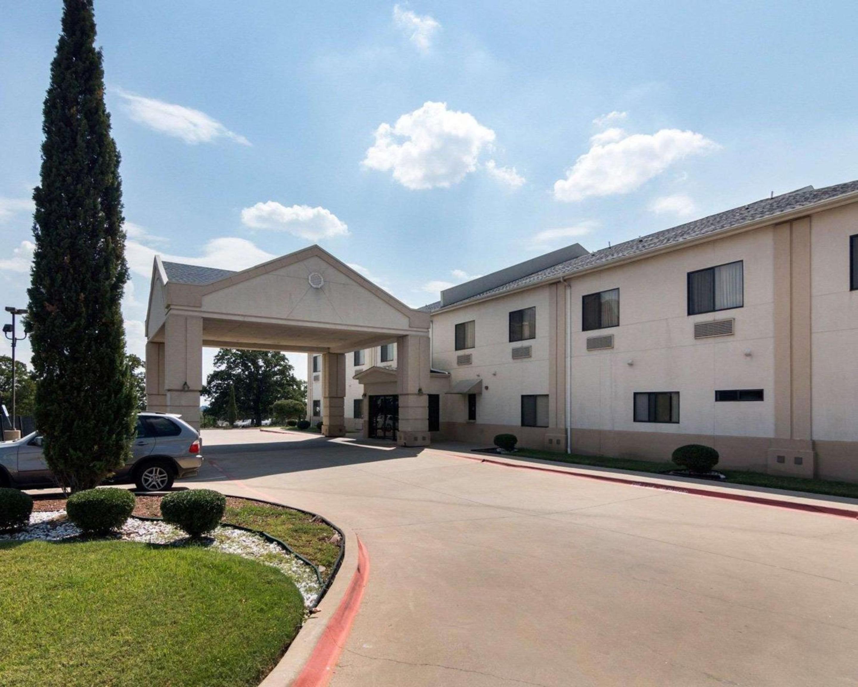 Econo Lodge Weatherford view 2